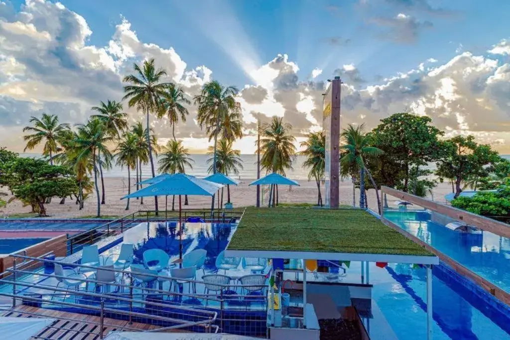 Swimming Pool in Netuanah Praia Hotel