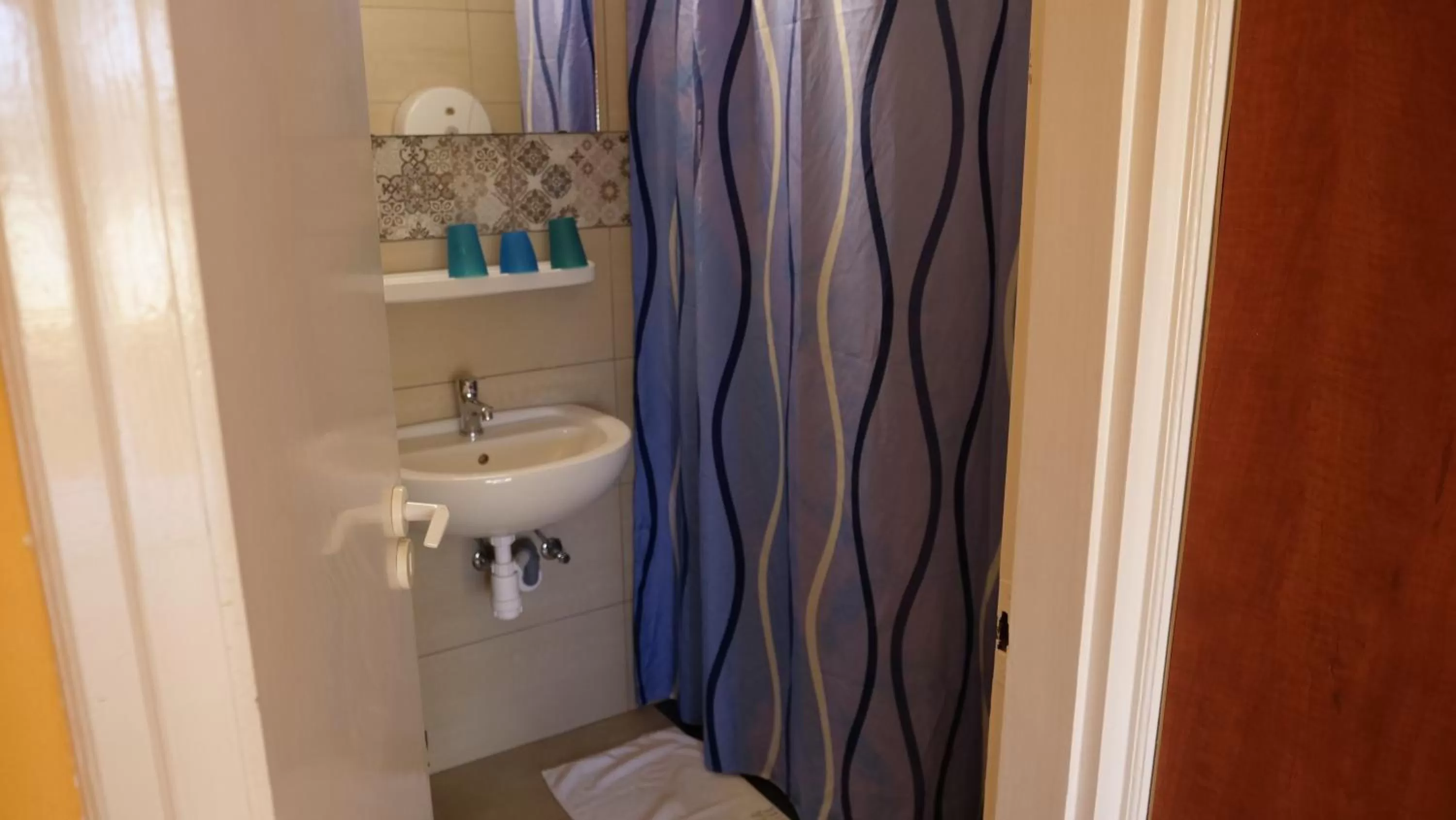 Shower in Attila Hotel Budapest