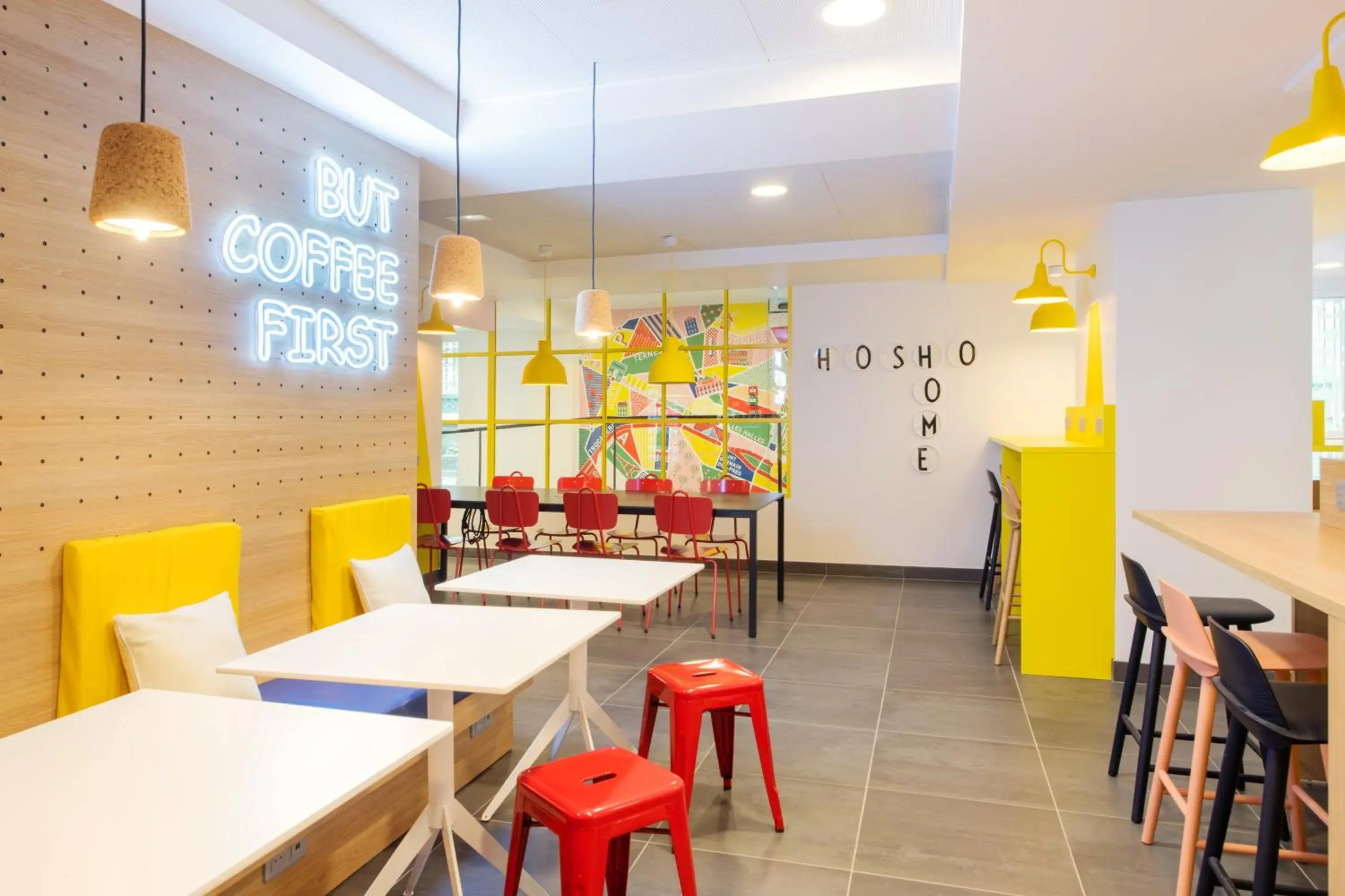 Lounge or bar in Auberge de jeunesse Hosho Paris Sud - Porte d'Italie Lounge or bar in Auberge de jeunesse Hosho Paris Sud - Porte d'Italie