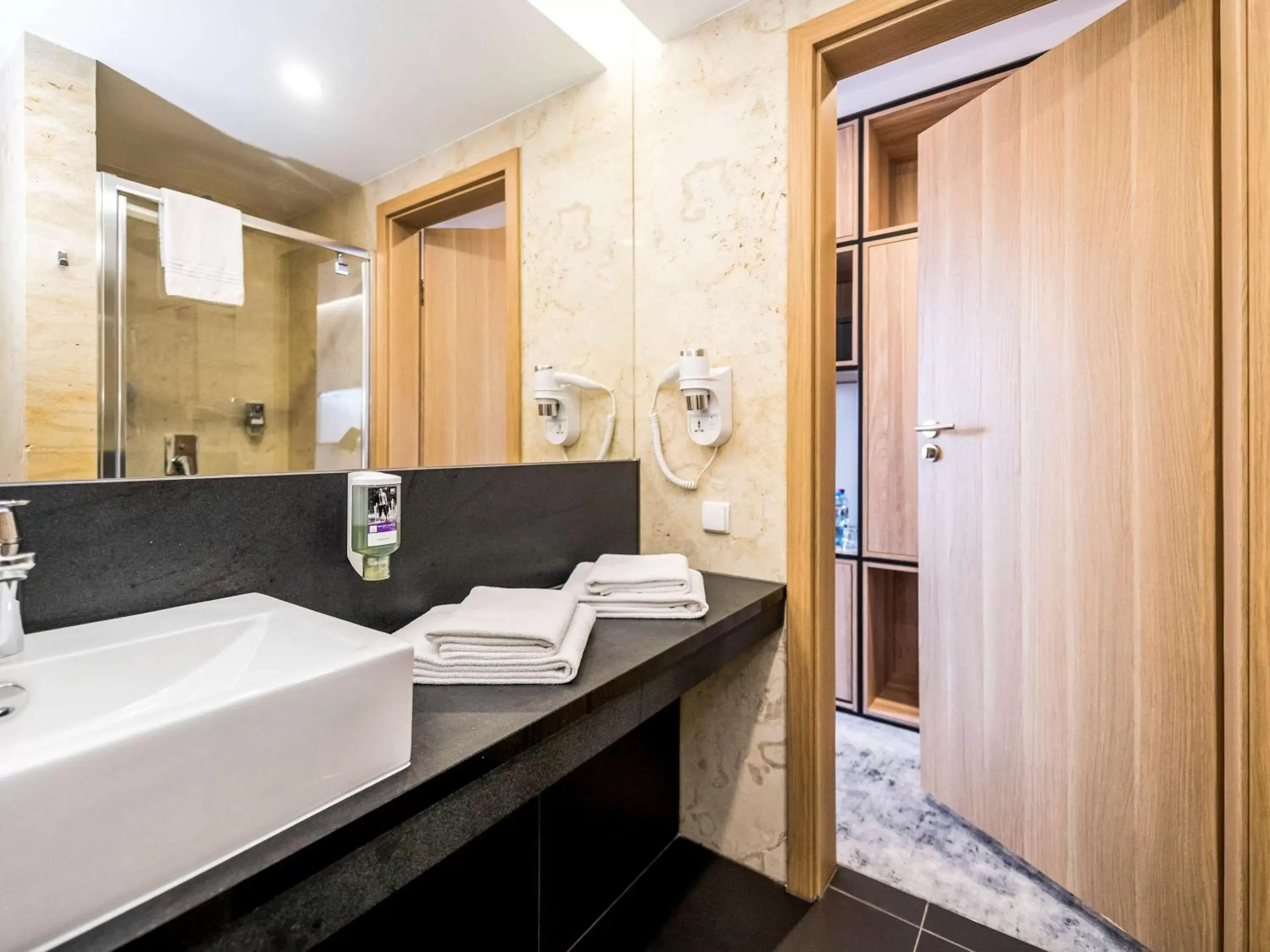 Photo of the whole room, Bathroom in Mercure Jelenia Góra