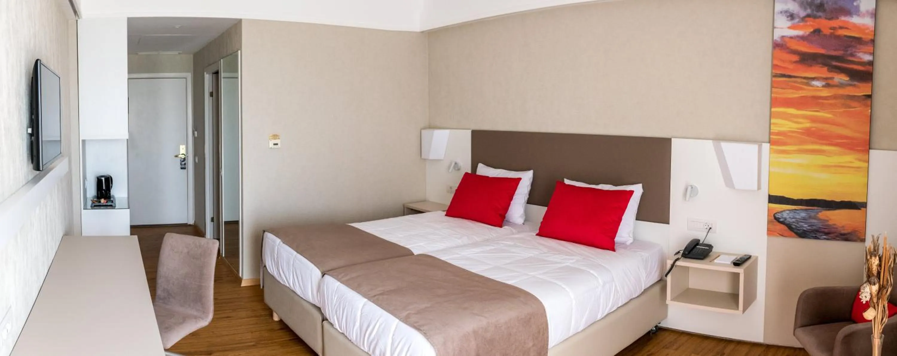 Photo of the whole room, Bed in Ramada Plaza by Wyndham Thraki