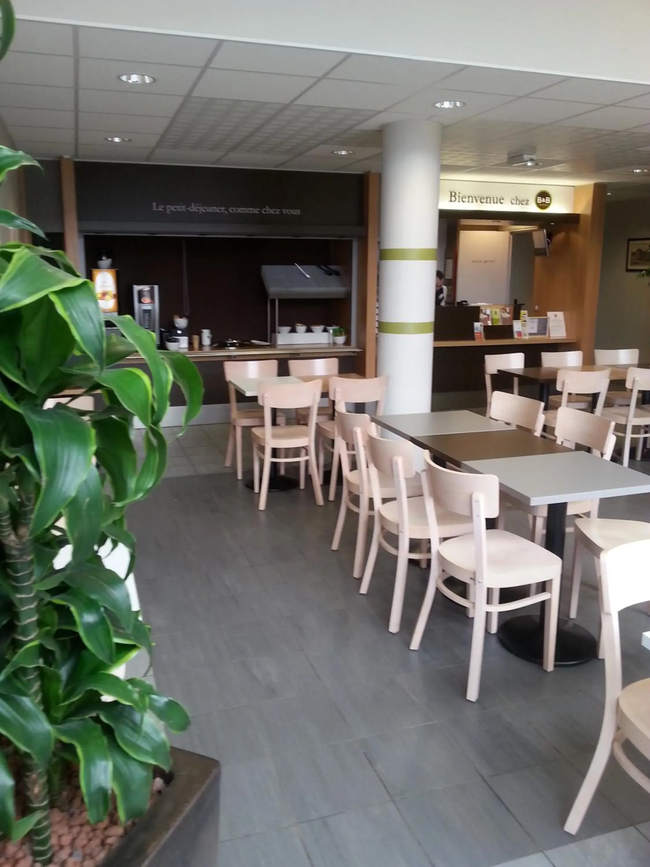 Restaurant/Places to Eat in B&B HOTEL Dunkerque Centre Gare