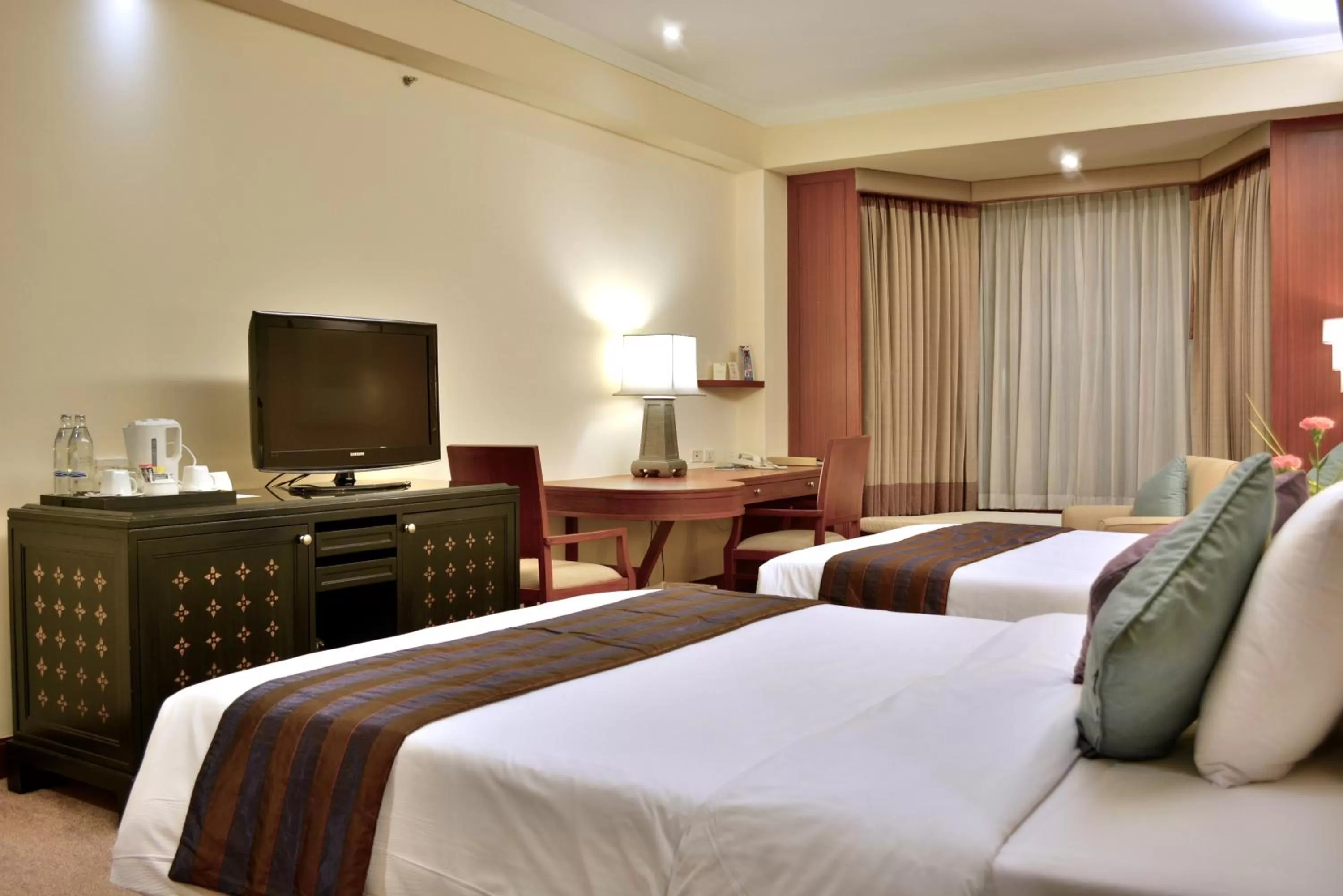 Photo of the whole room, Bed in Rama Gardens Hotel Bangkok