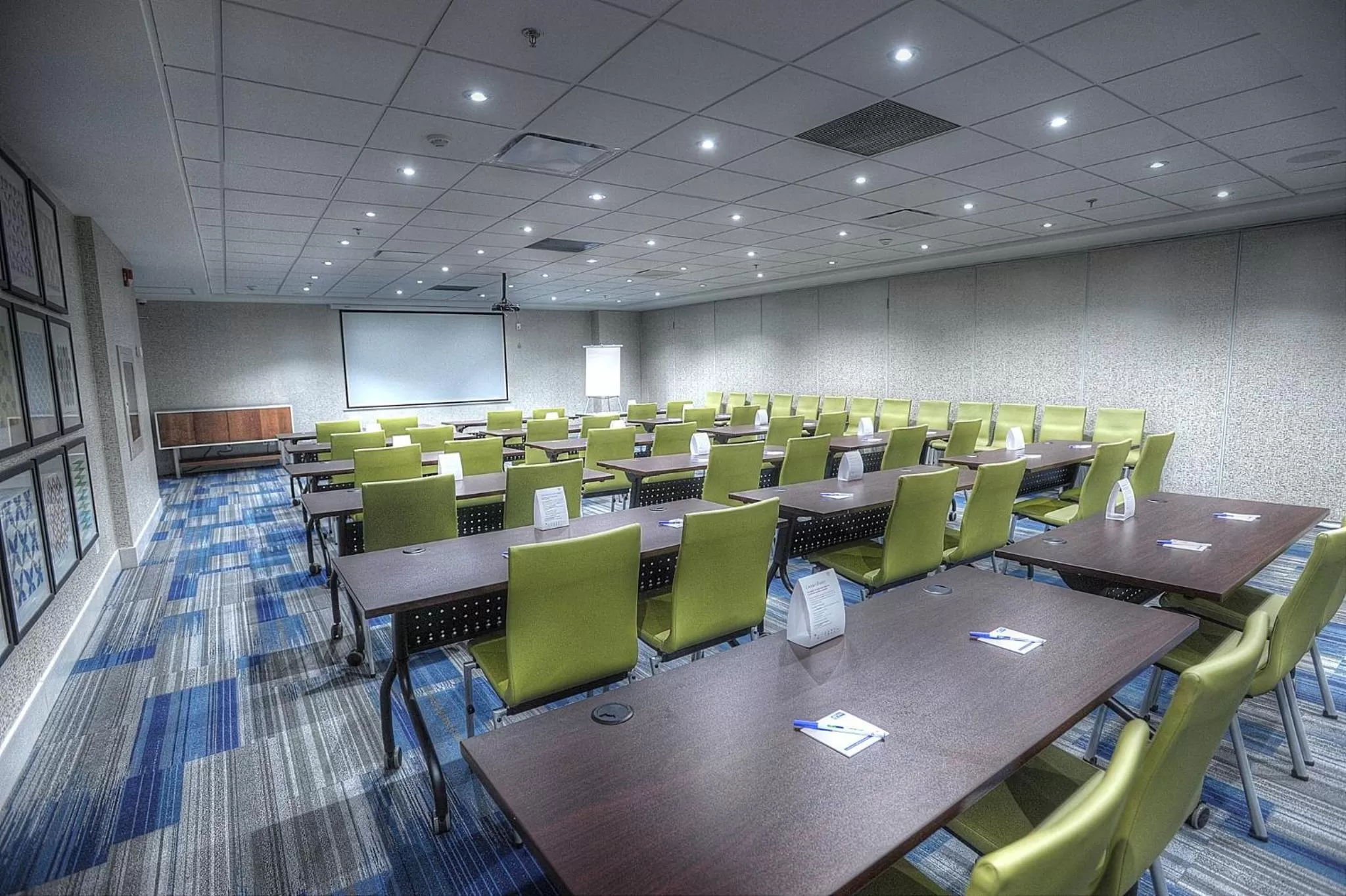 Meeting/conference room in Holiday Inn Express & Suites Toronto Airport West by IHG