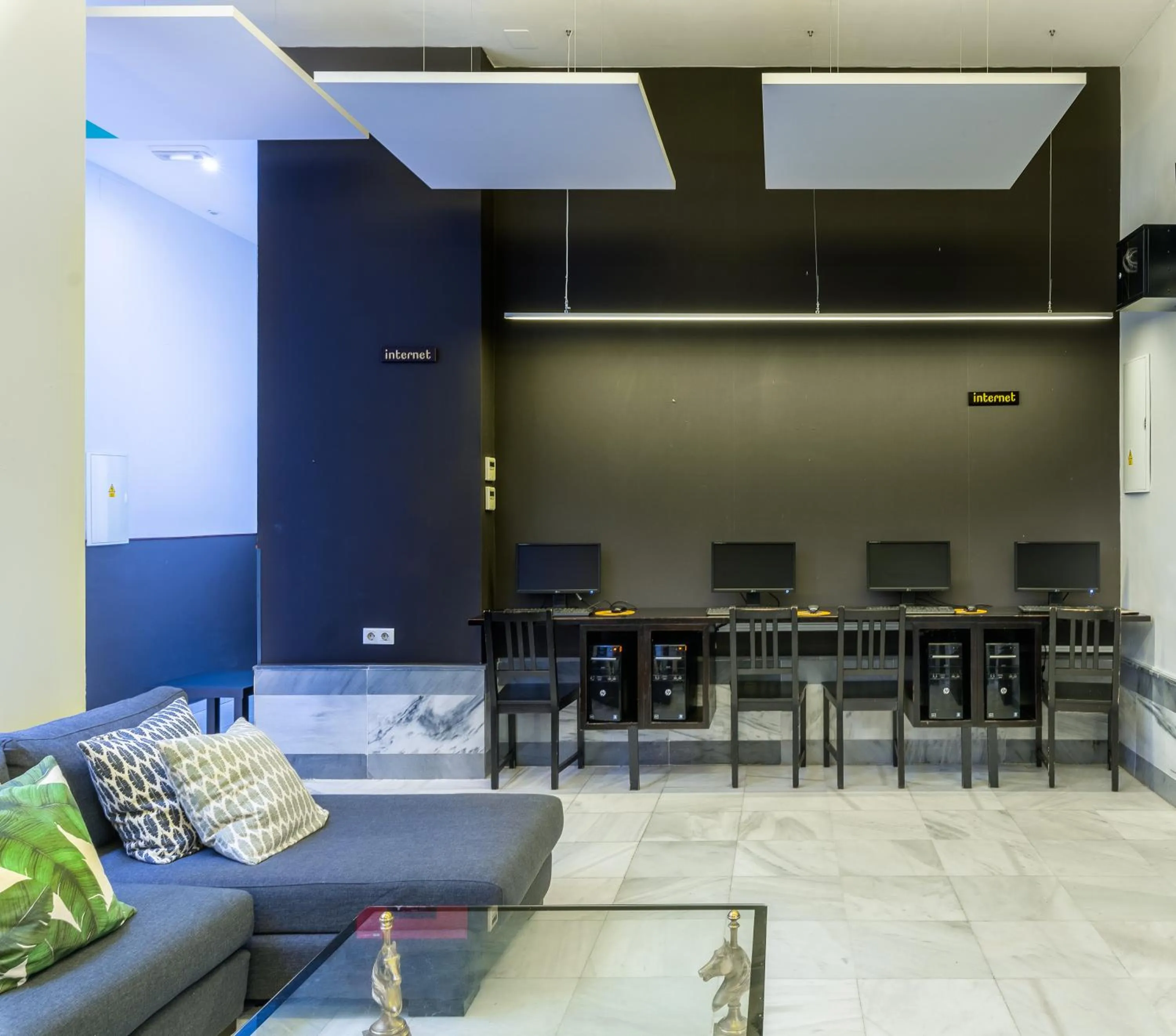 Living room, Seating Area in Oasis Backpackers' Hostel Palace Sevilla