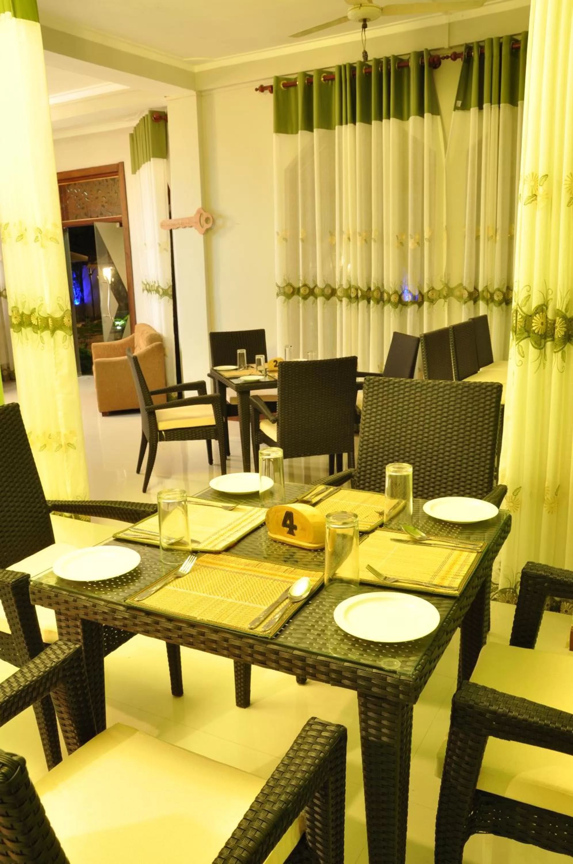 Restaurant/places to eat in Hotel Tinaya