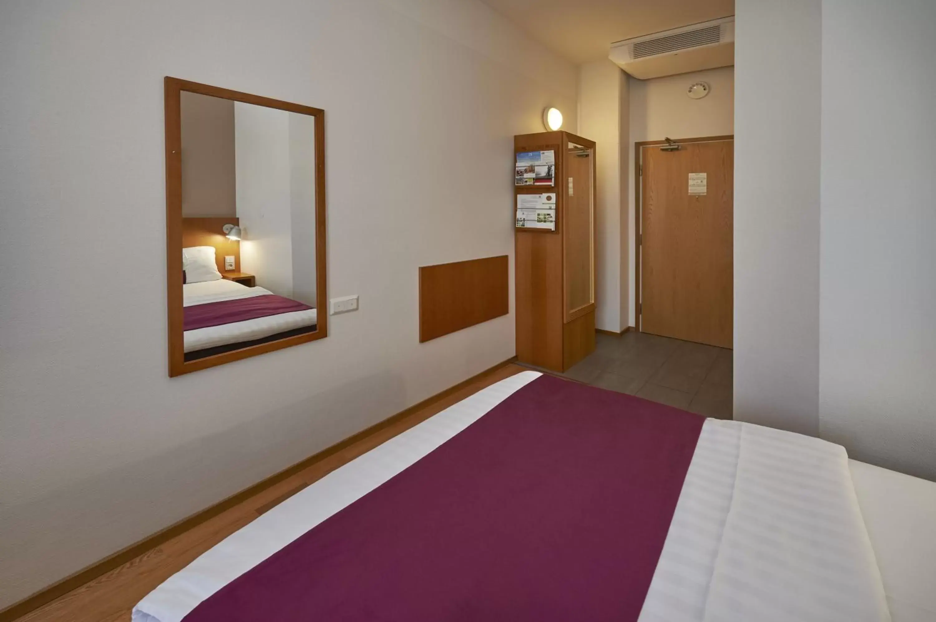 Photo of the whole room, Bed in Holiday Inn Helsinki-Vantaa Airport, an IHG Hotel