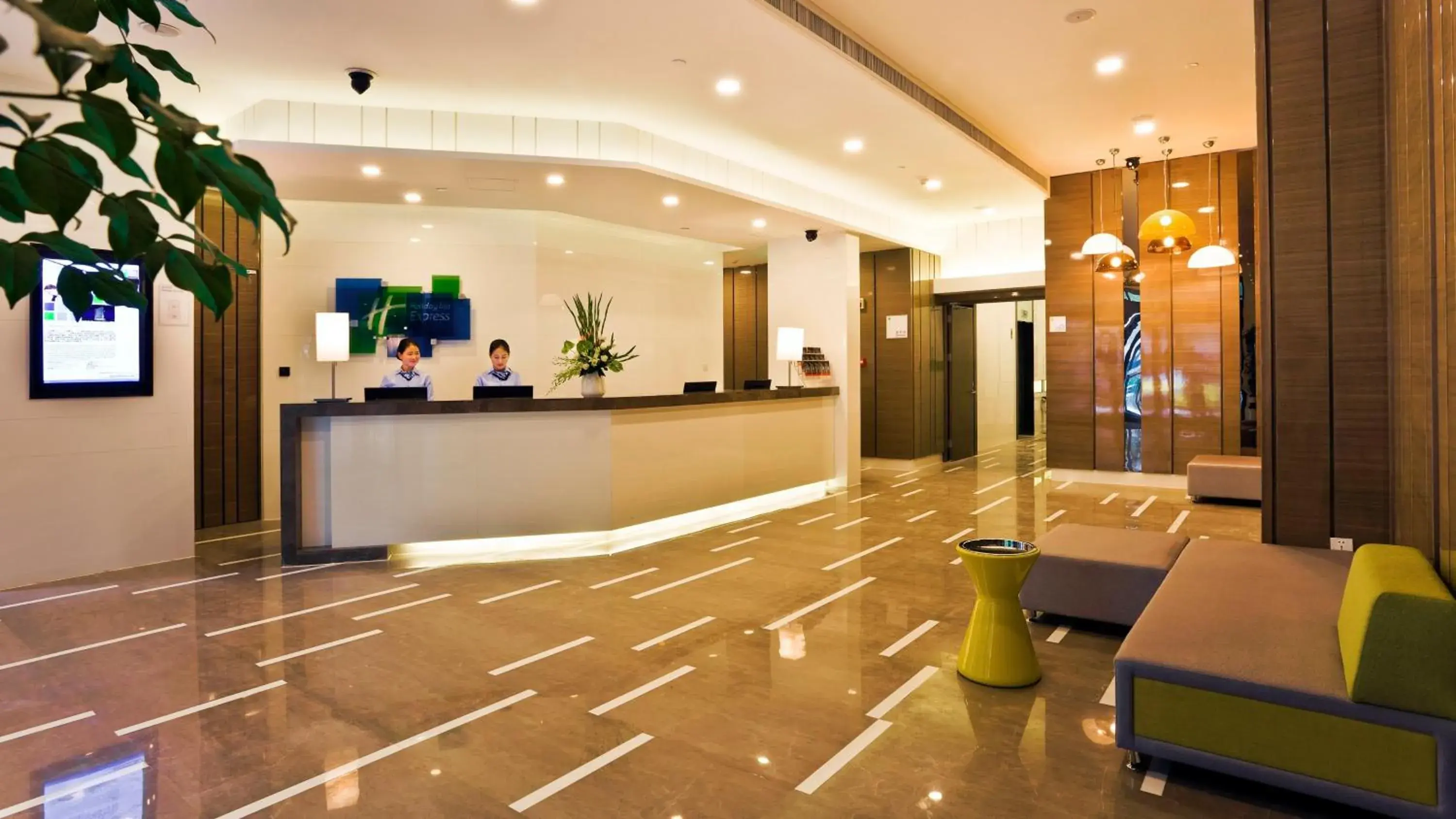 Property building, Lobby/Reception in Holiday Inn Express Xi'an High-Tech Zone, an IHG Hotel