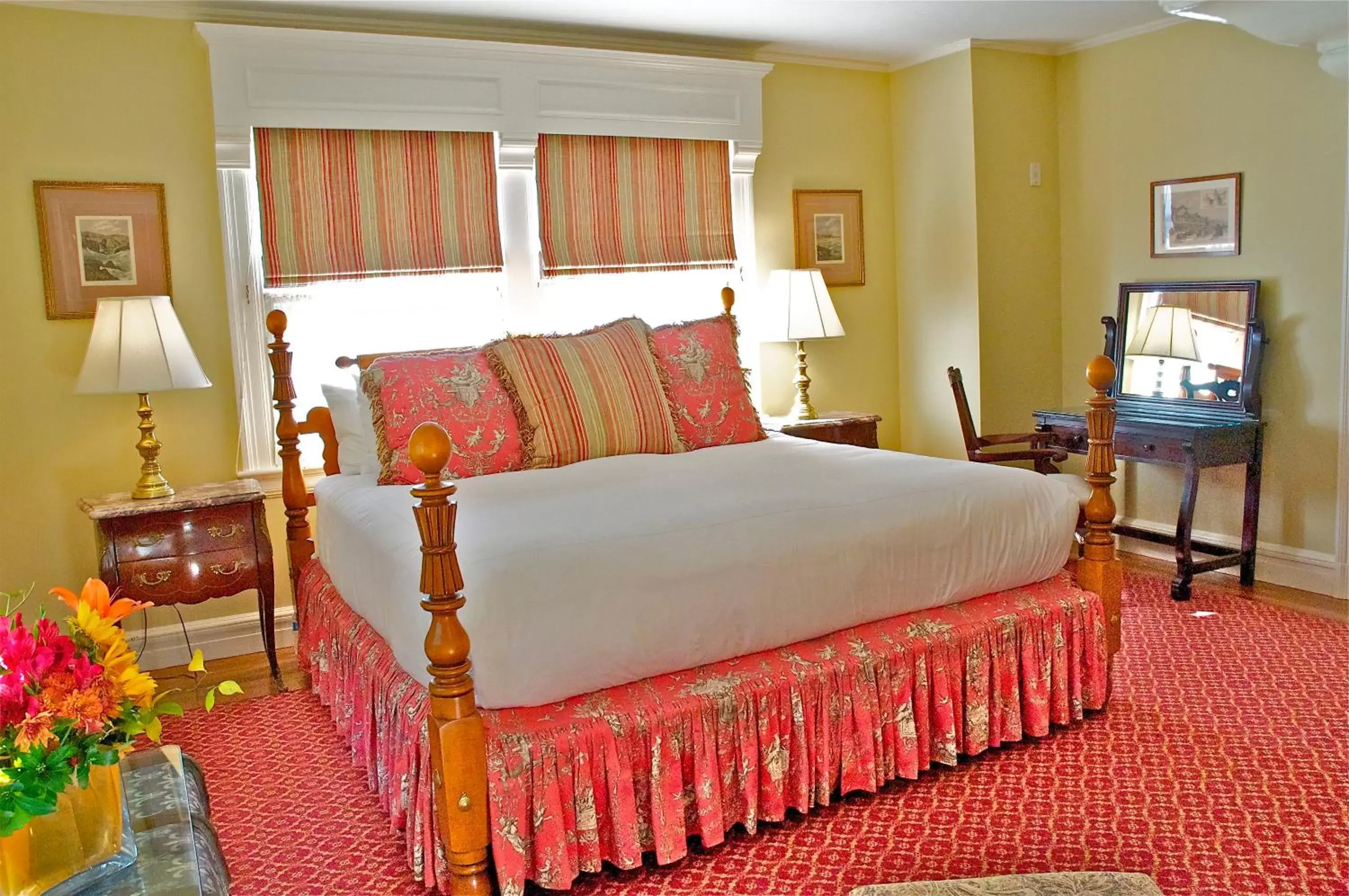 Deluxe Suite with Spa Bath - The Bellevue Suite in Hilltop Inn