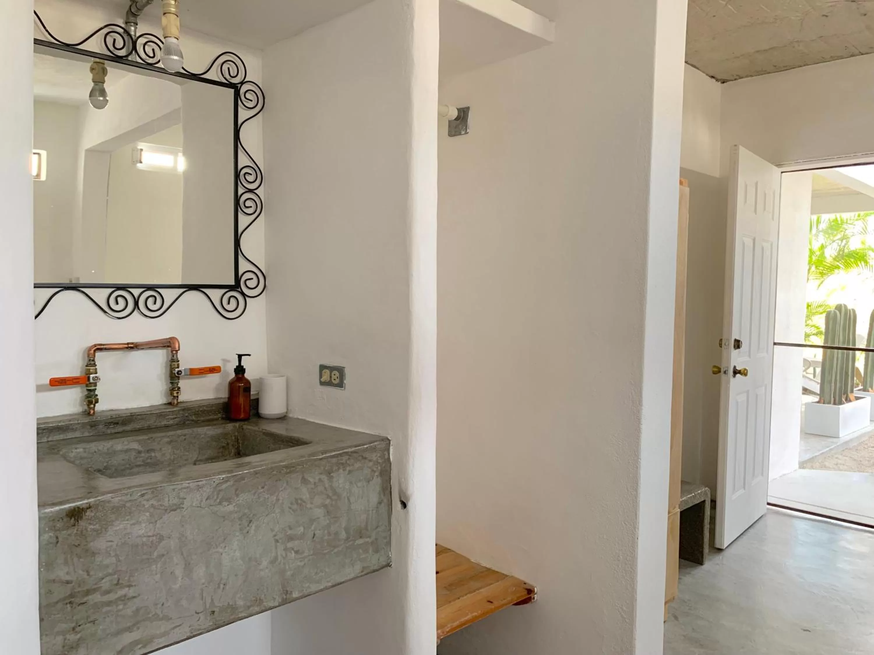 Bathroom in Perro Surfero Hotel