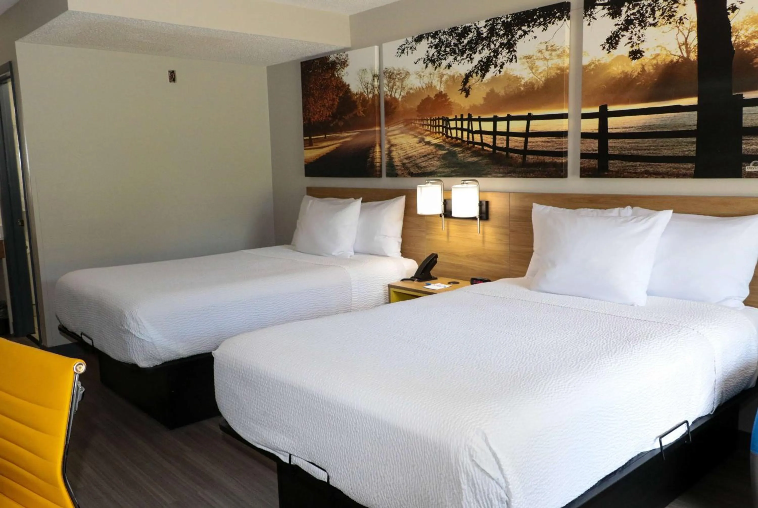 Photo of the whole room, Bed in Days Inn by Wyndham Farmville