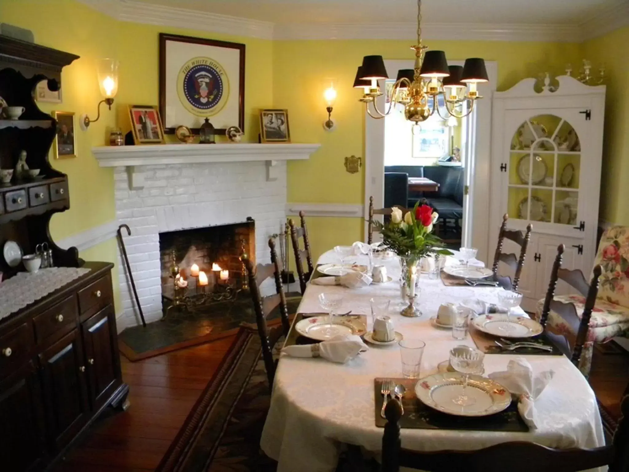 Coffee/tea facilities, Restaurant/Places to Eat in A Williamsburg White House Inn