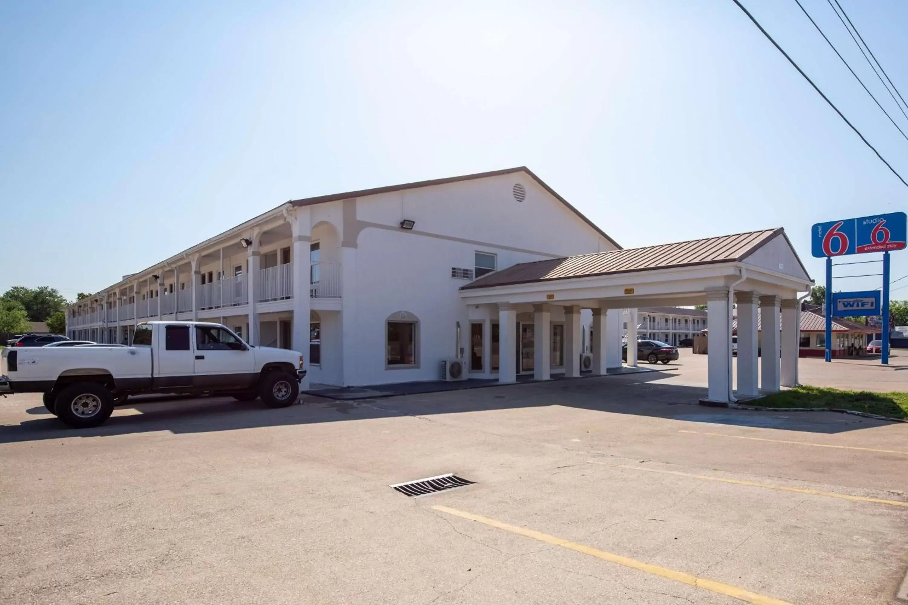 Property Building in Motel 6-Bryan, TX - University Area