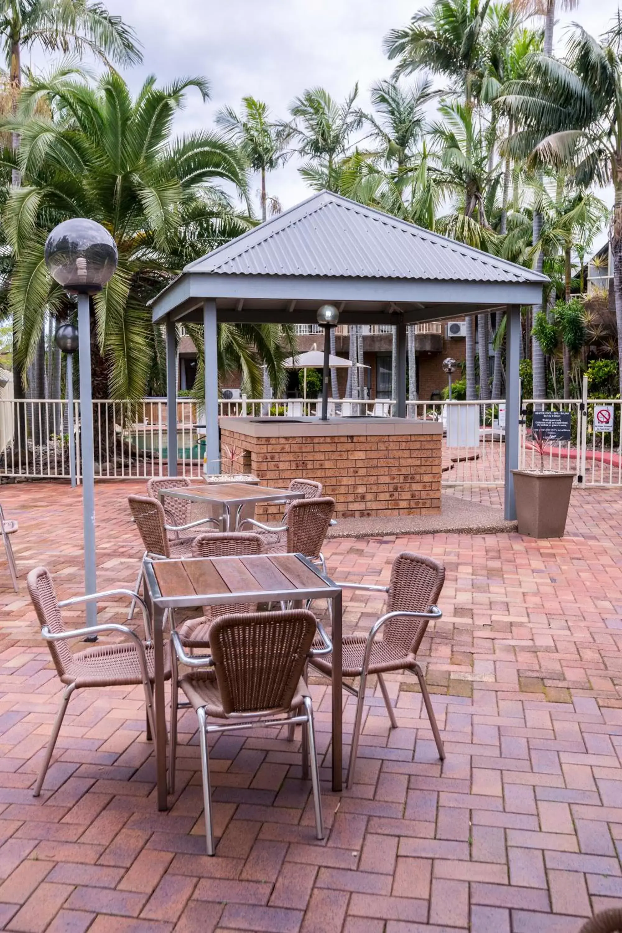 Seating area, Restaurant/Places to Eat in The Galaxy Motel