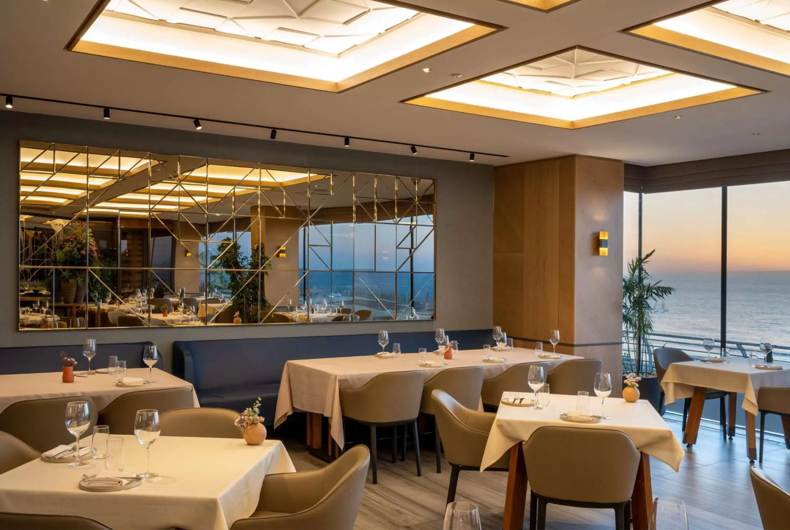 Restaurant/Places to Eat in Hilton Tel Aviv Hotel