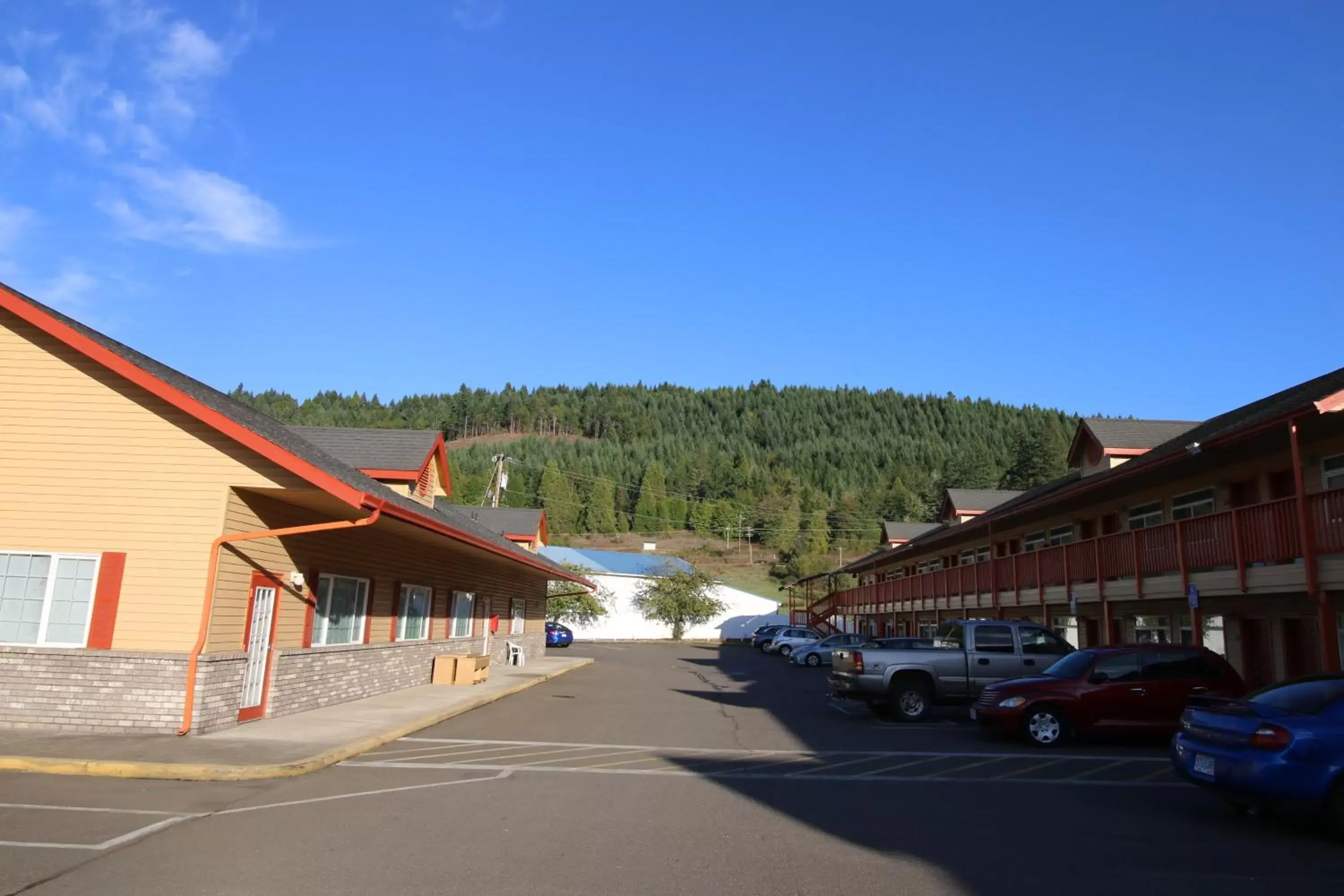 Parking in Rice Hill Inn