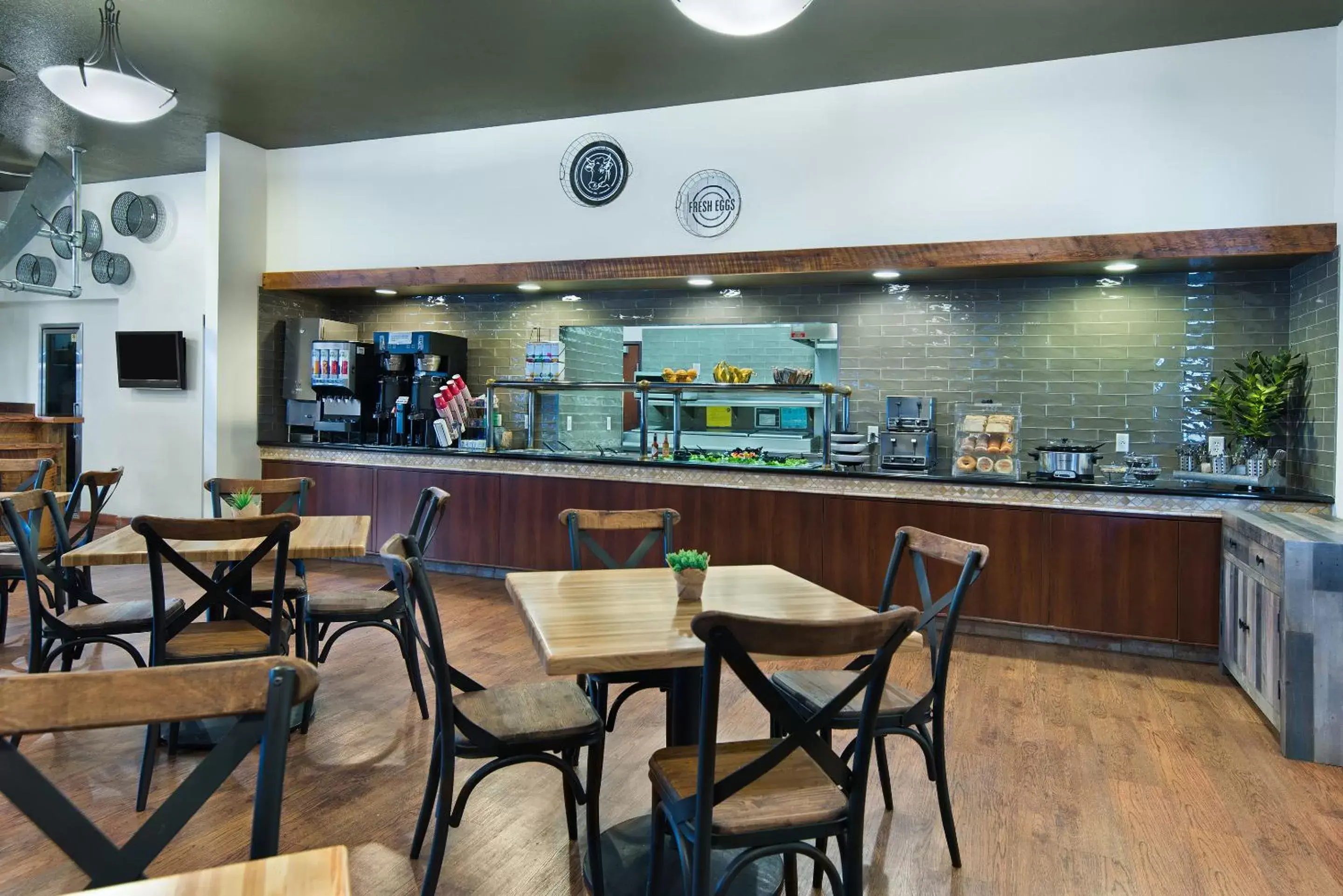 Restaurant/Places to Eat in Oxford Suites Hermiston