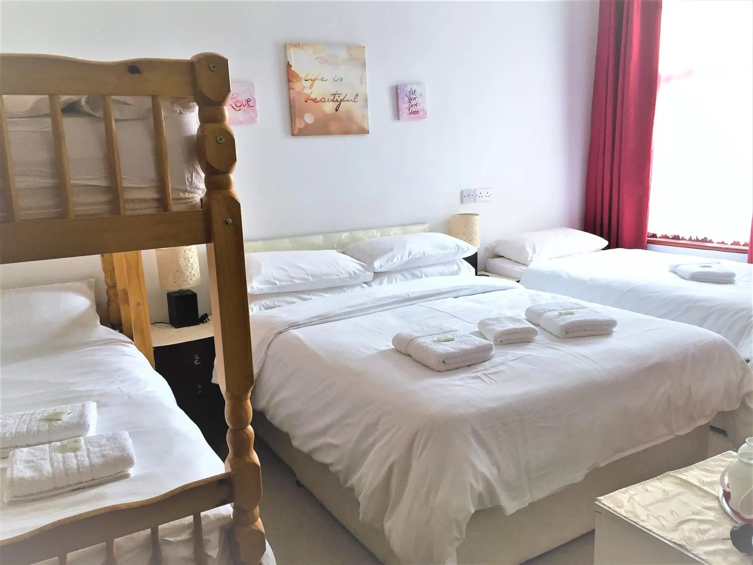 bunk bed, Bed in Lyndhurst Hotel