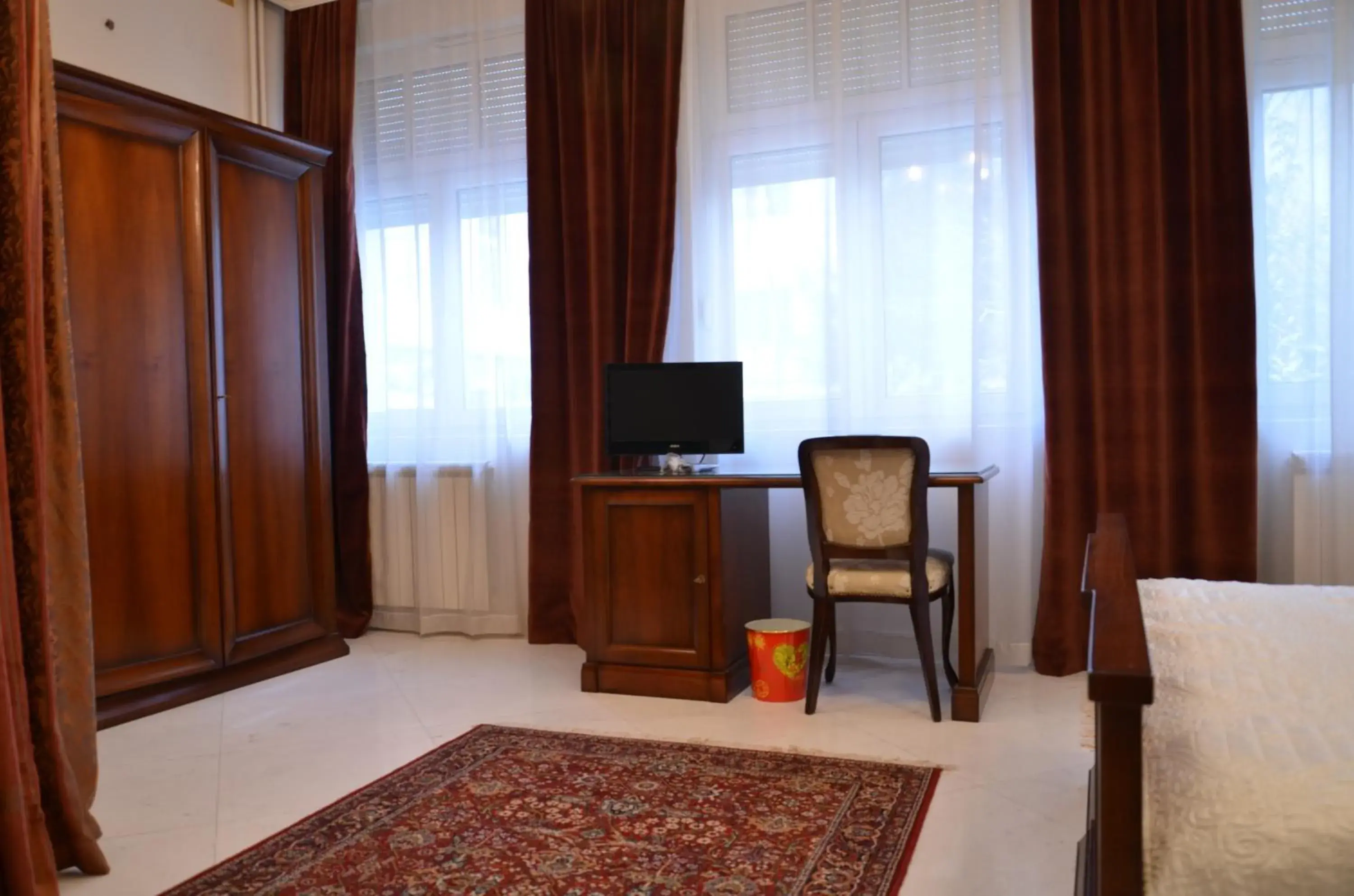 Superior Double Room in Garni Hotel Helvetia Superior Double Room in Garni Hotel Helvetia