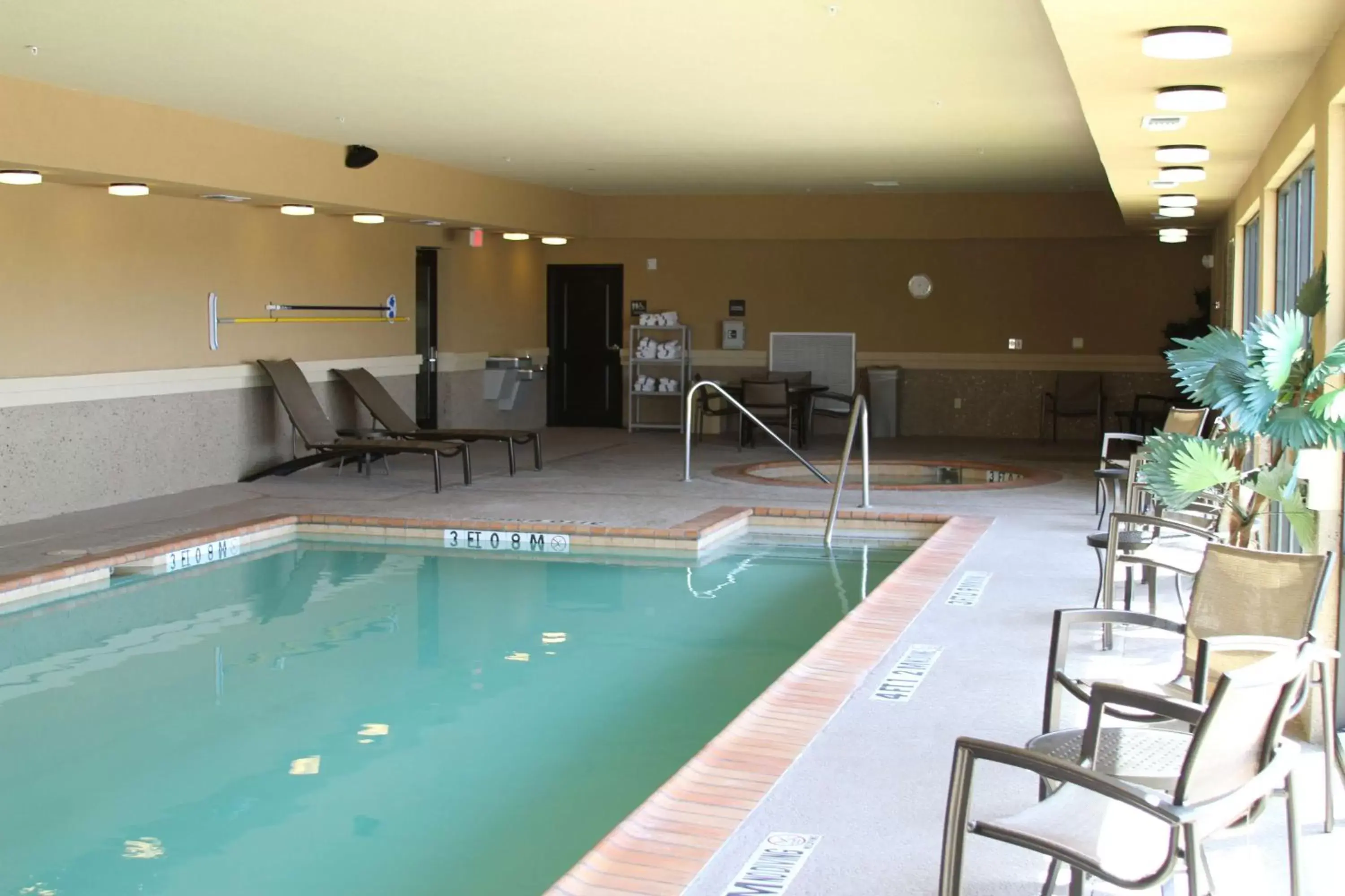 Swimming Pool in Hampton Inn Sweetwater