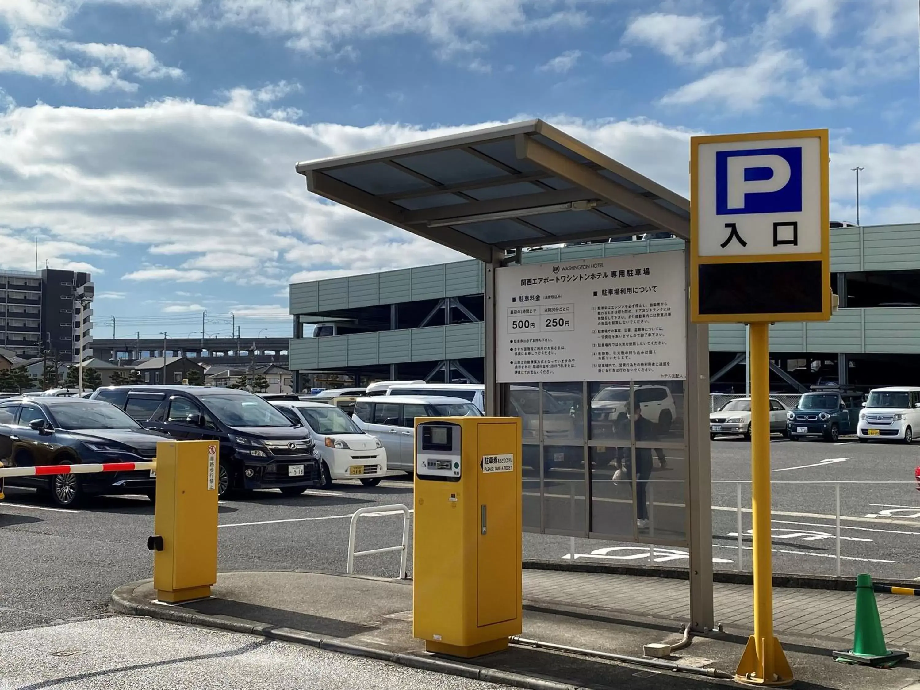 Parking in Kansai Airport Washington Hotel