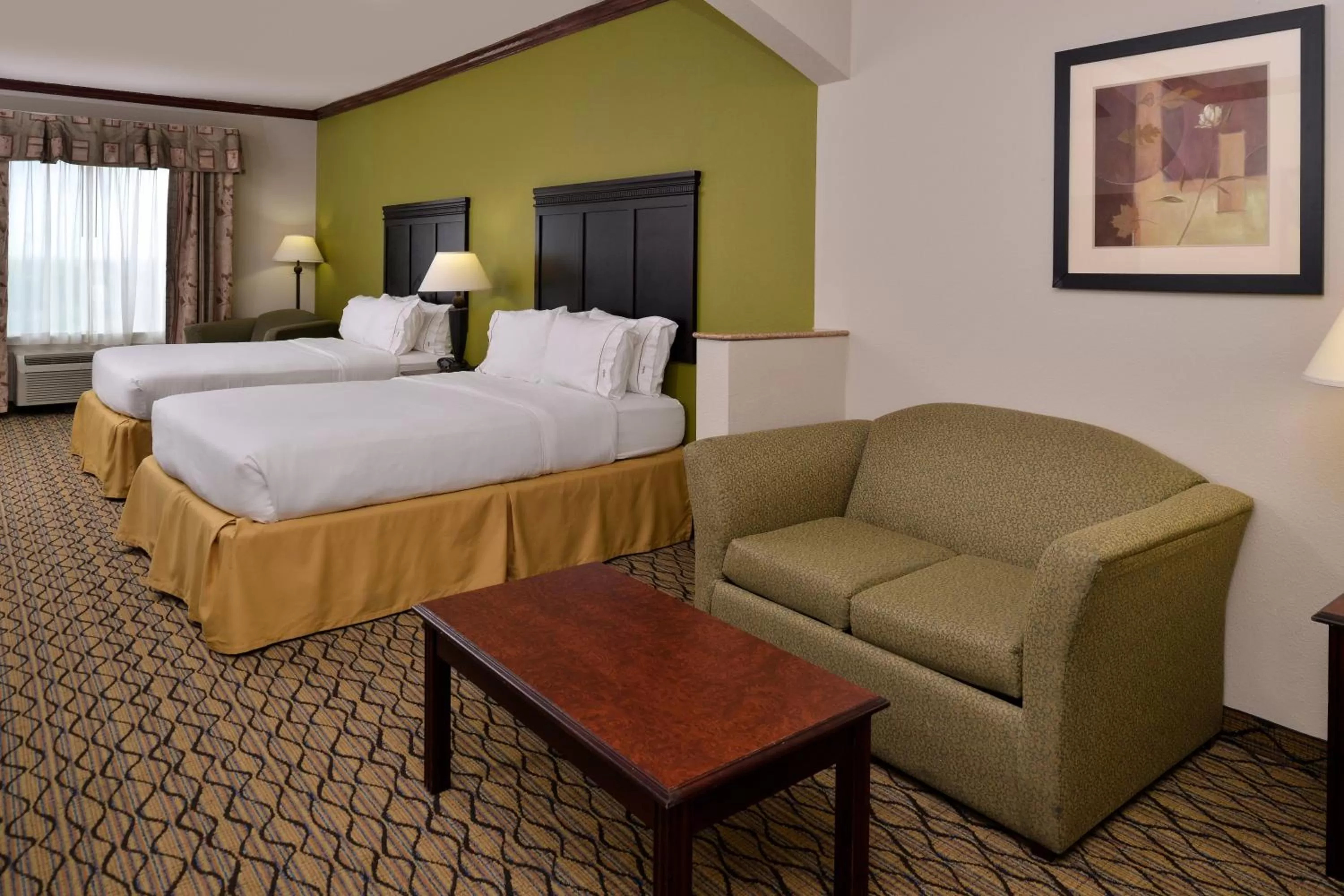 Photo of the whole room, Bed in Holiday Inn Express Hotel & Suites Sherman Highway 75 by IHG