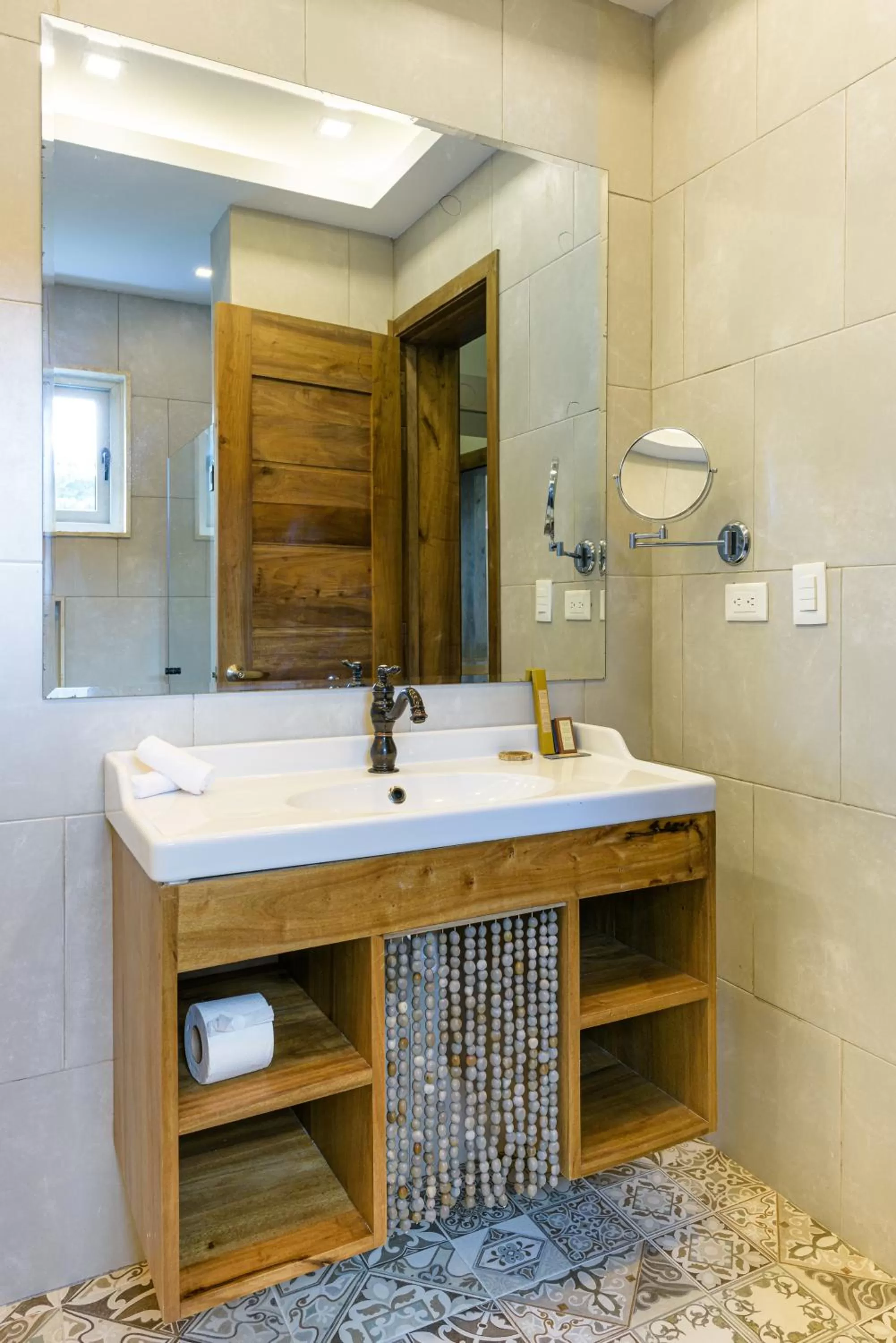 Bathroom in Saman Boutique Hotel By Mint
