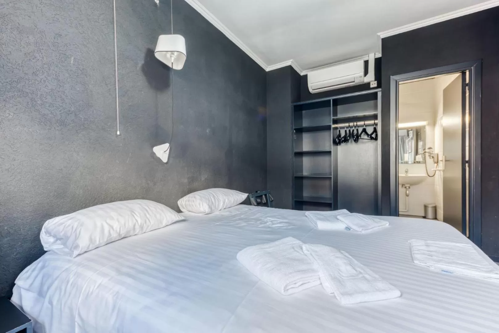 Photo of the whole room, Bed in Hôtel de la Gare