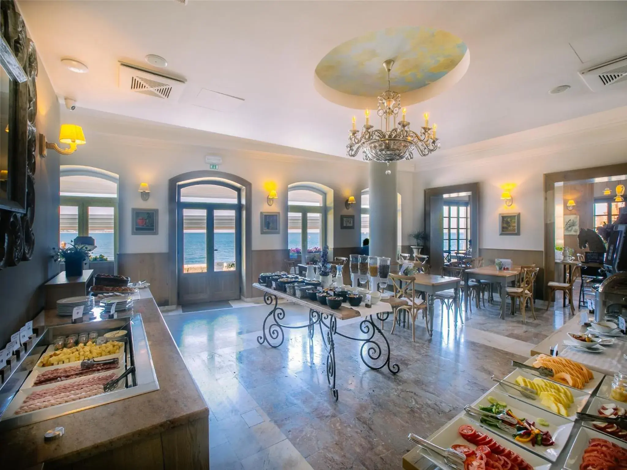 Restaurant/Places to Eat in Hotel Piran
