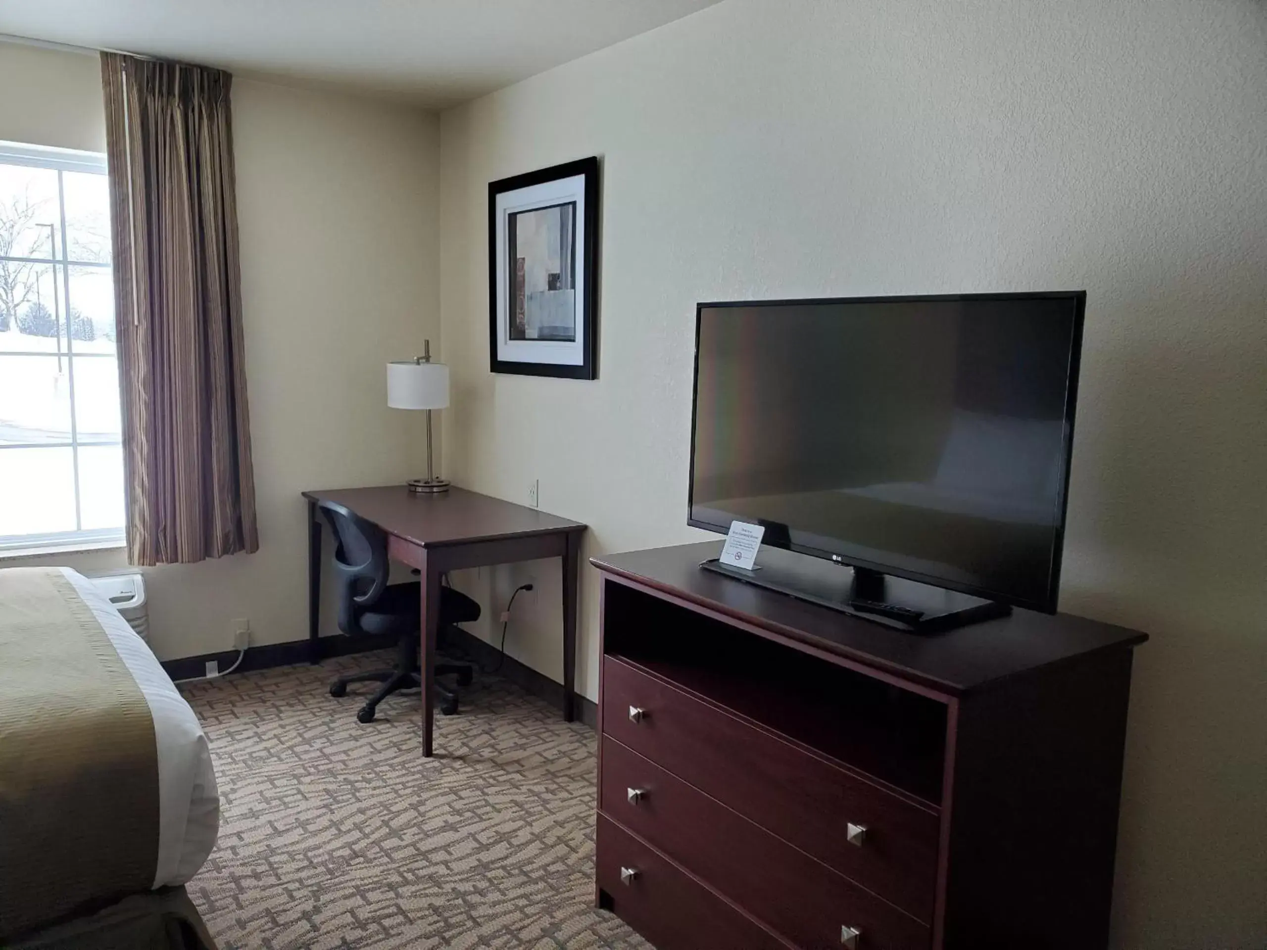 TV and multimedia, TV/Entertainment Center in Cobblestone Inn & Suites - Barron