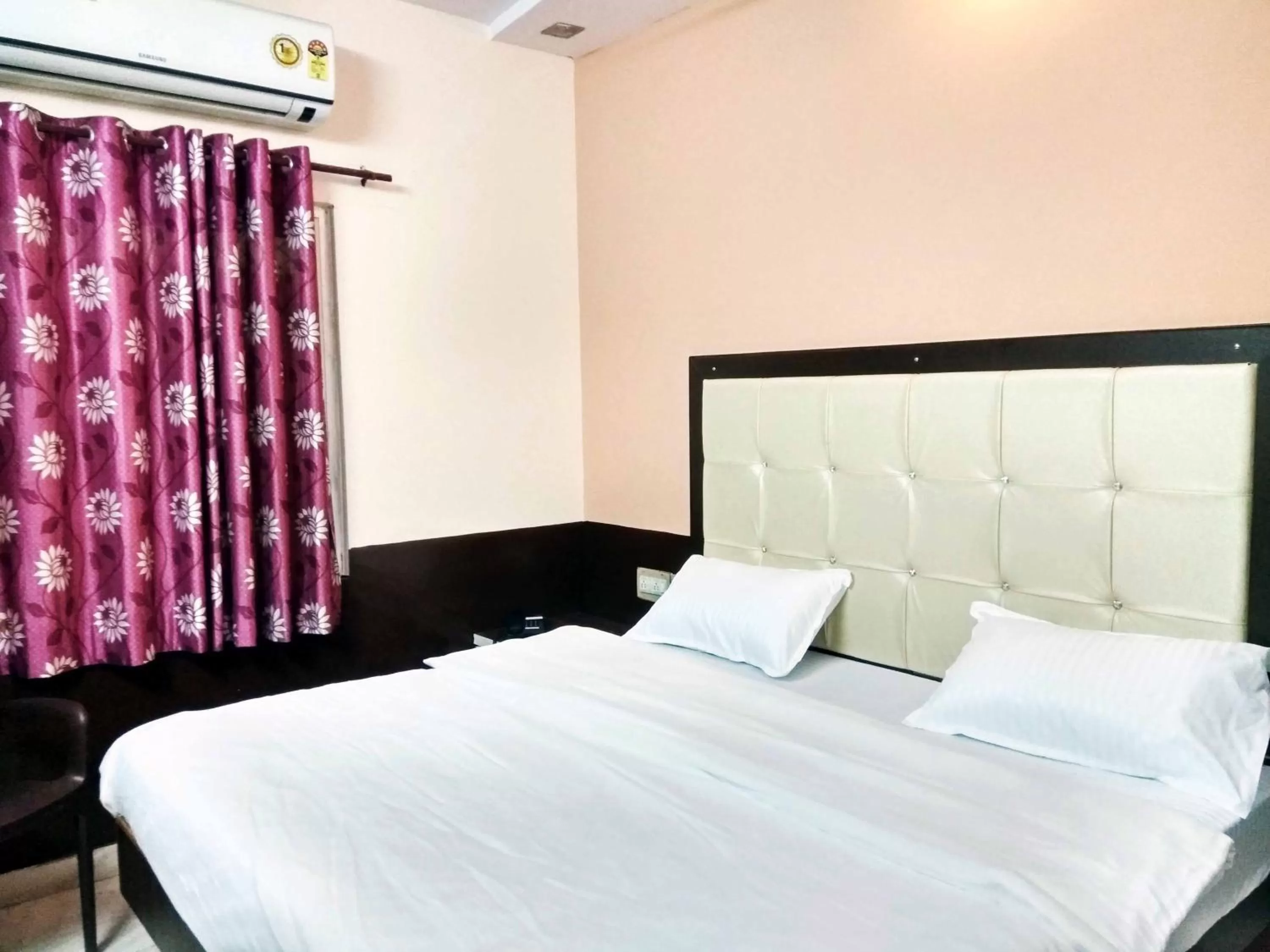 TV and multimedia, Bed in Sanjog Resort