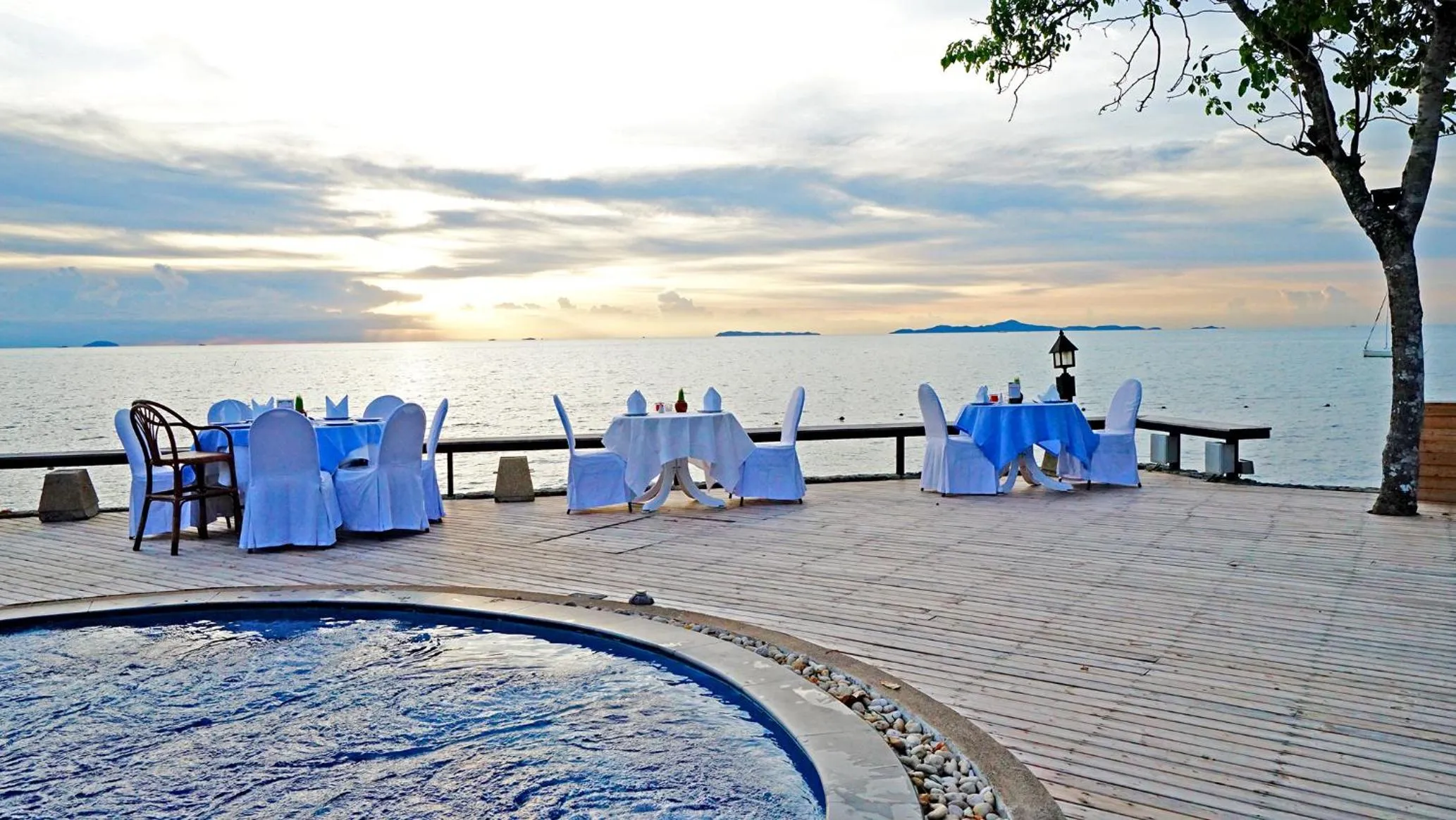 Restaurant/places to eat in Sunset Park Resort and Spa By SWR