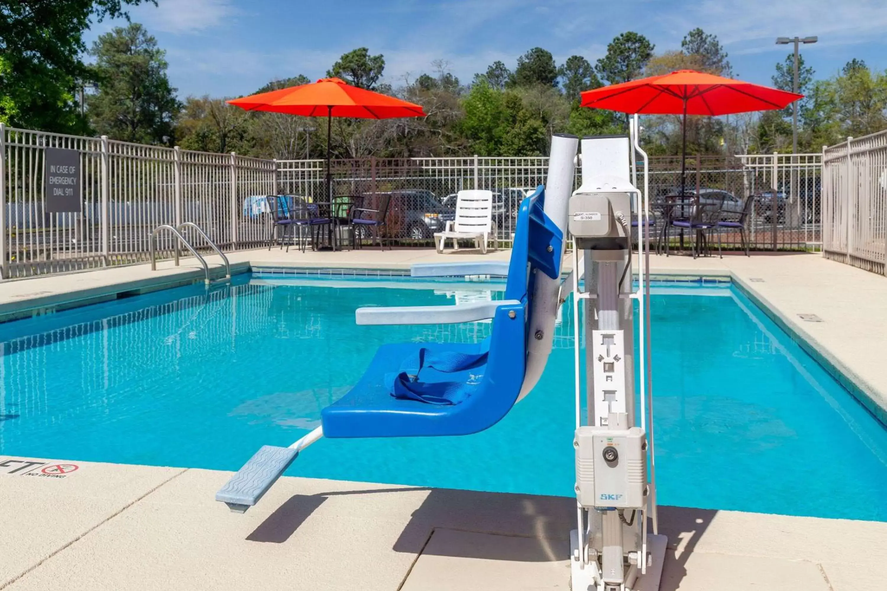 Swimming Pool in La Quinta Inn & Suites by Wyndham Augusta Near Fort Gordon