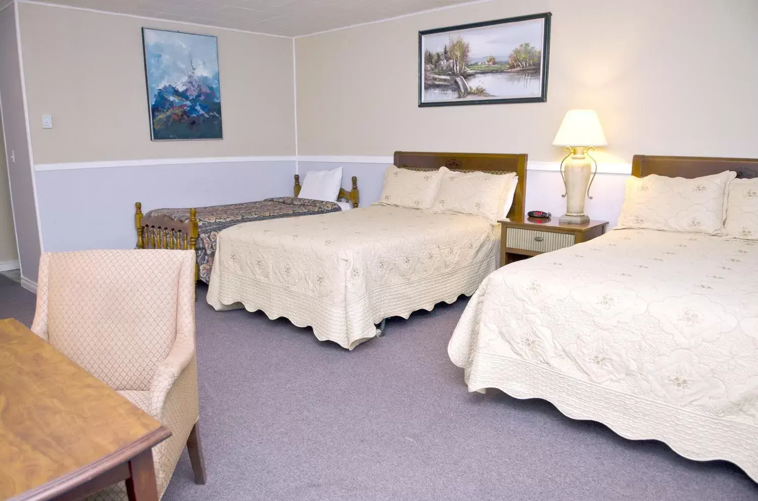 Queen Room with Two Queen Beds and Kitchenette - Non-Smoking in Thriftlodge Cochrane