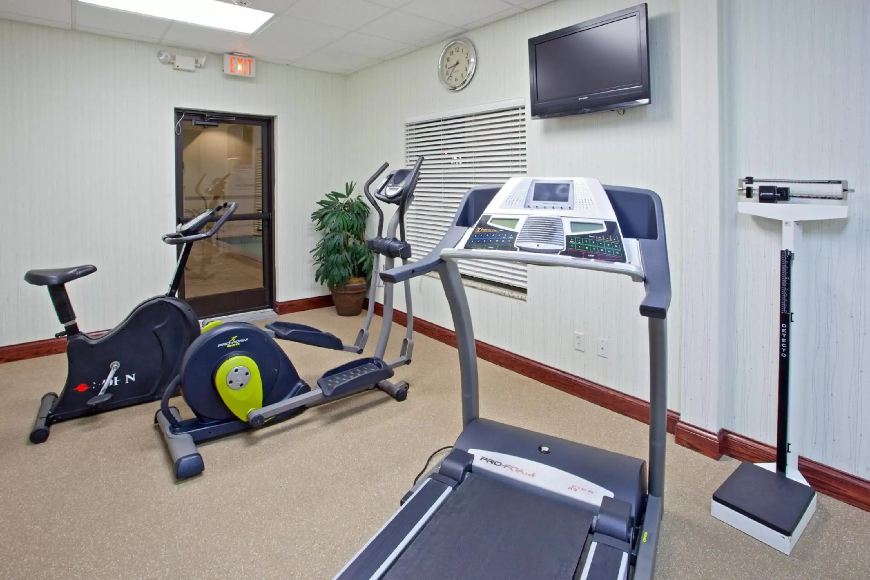 Fitness centre/facilities, Fitness Center/Facilities in Holiday Inn Express & Suites College Station, an IHG Hotel