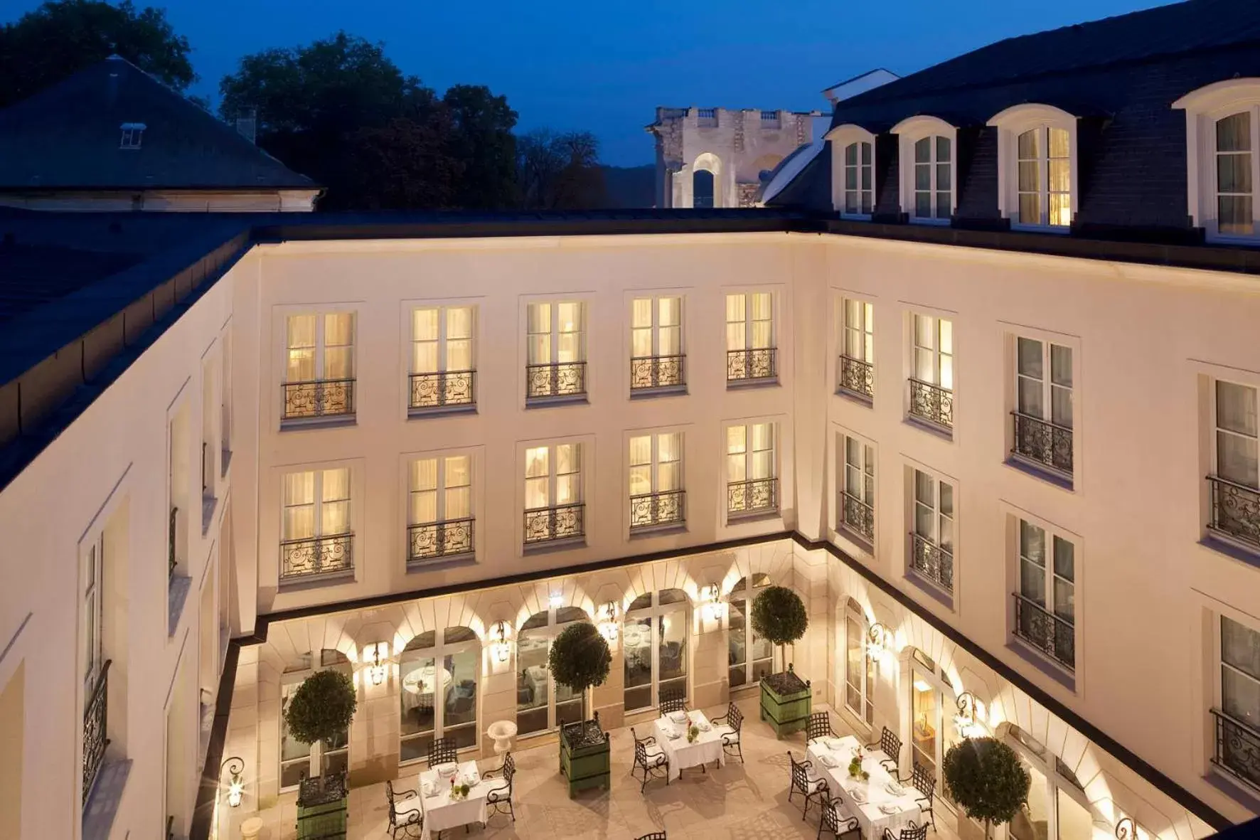 Decorative detail, Property Building in Auberge du Jeu de Paume