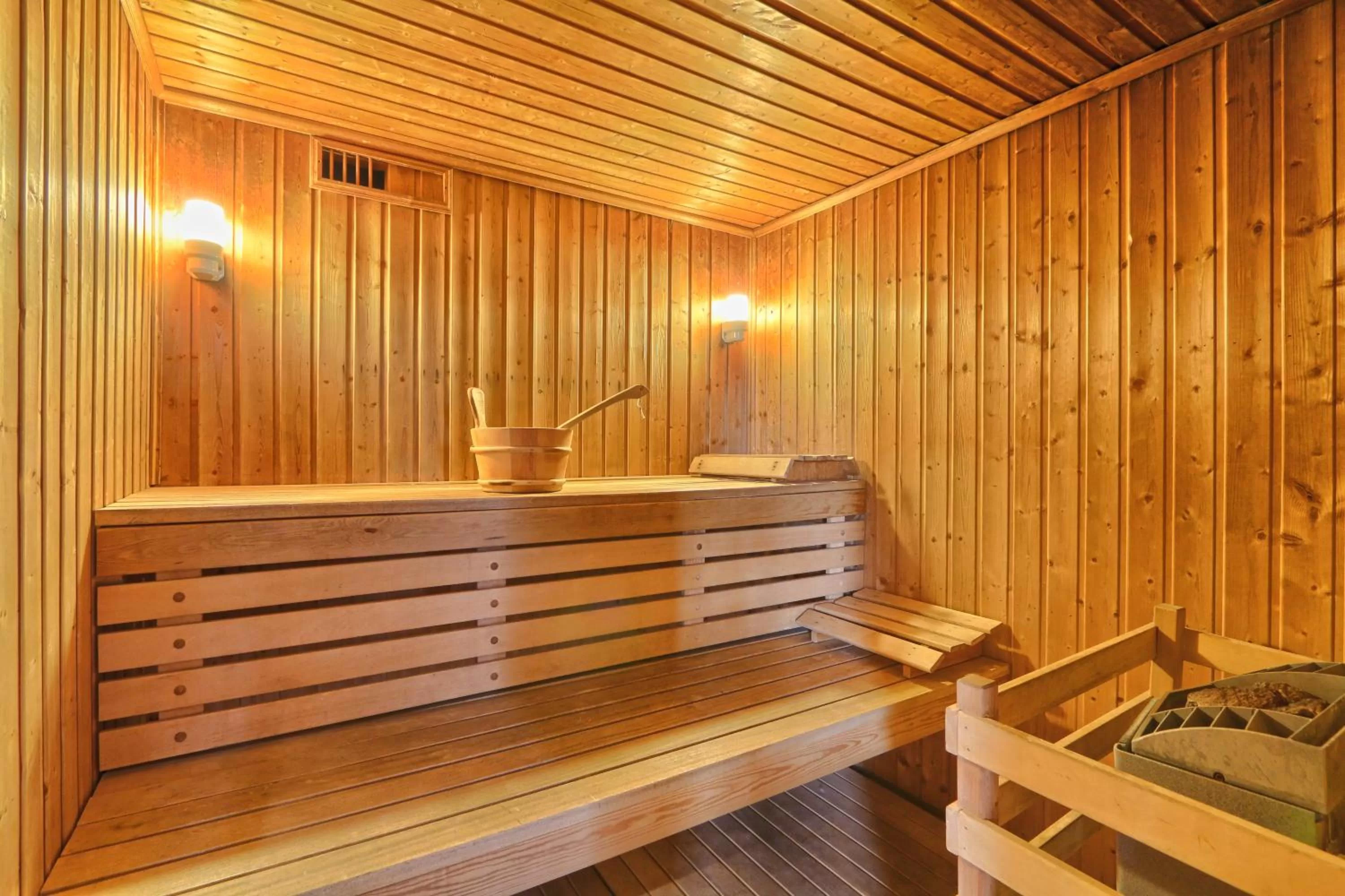 Massage in Golden Tulip CDG Airport Roissy