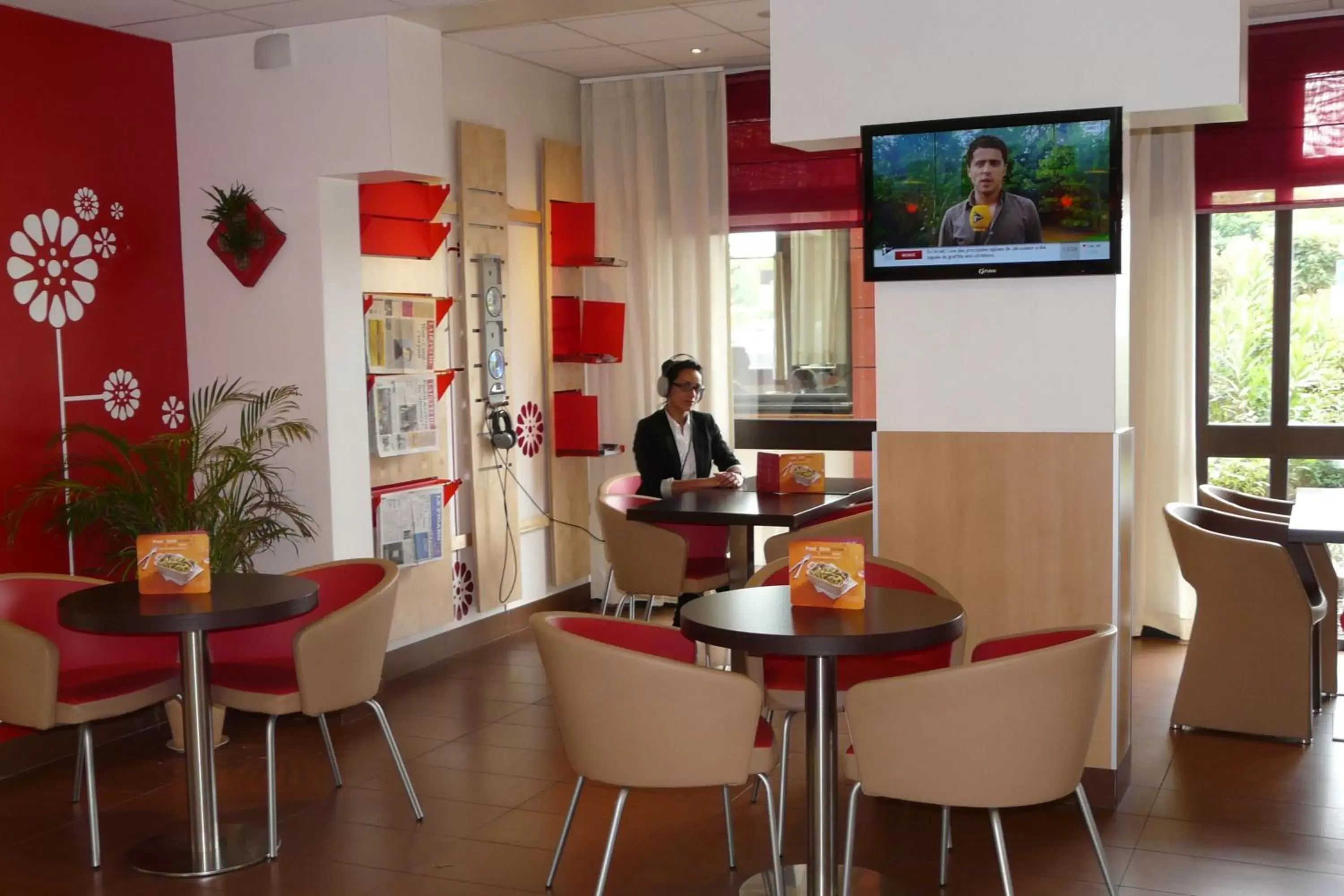 Lobby or reception in ibis Toulouse Aeroport