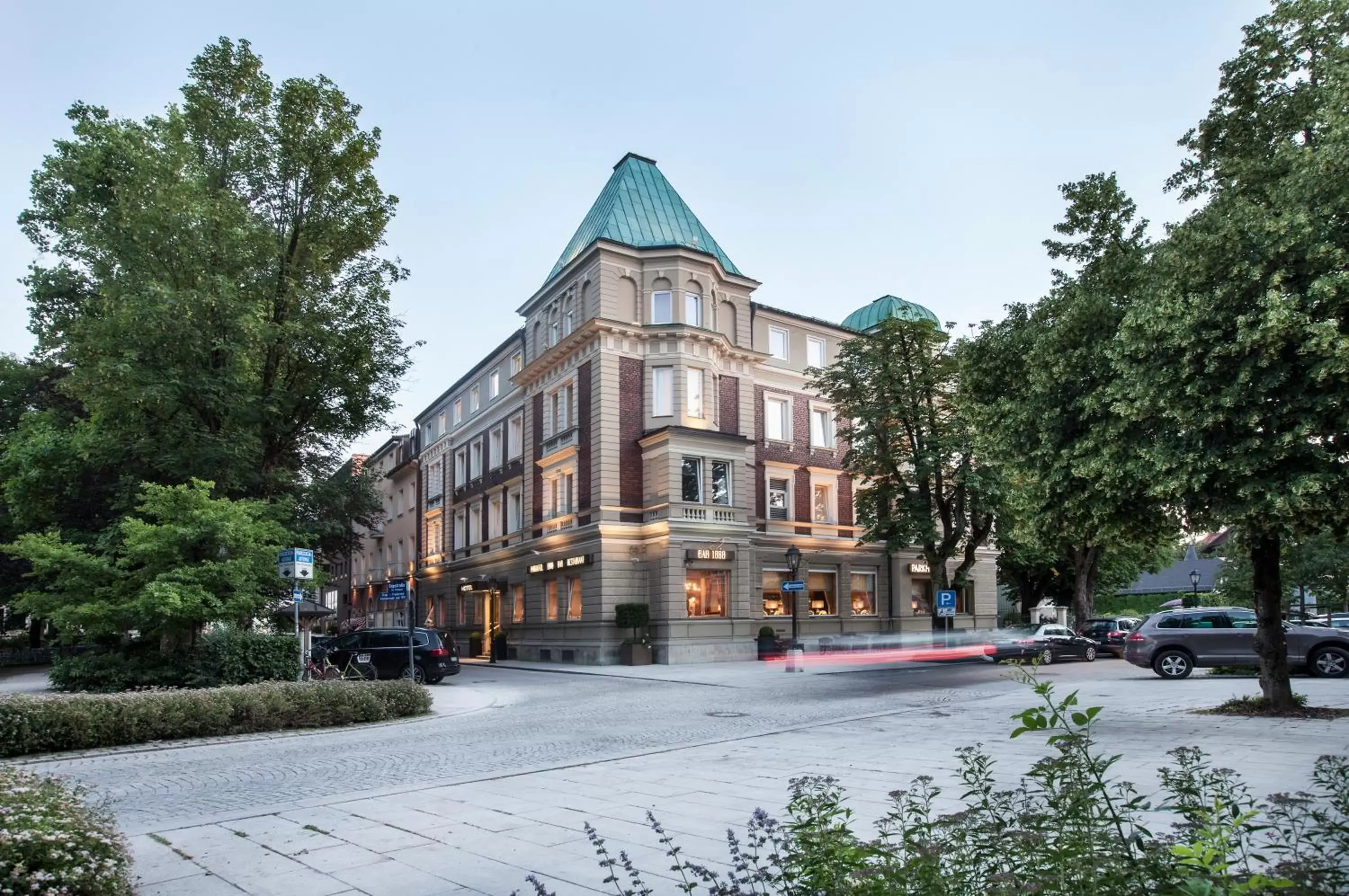 Facade/entrance, Property Building in Parkhotel Traunstein