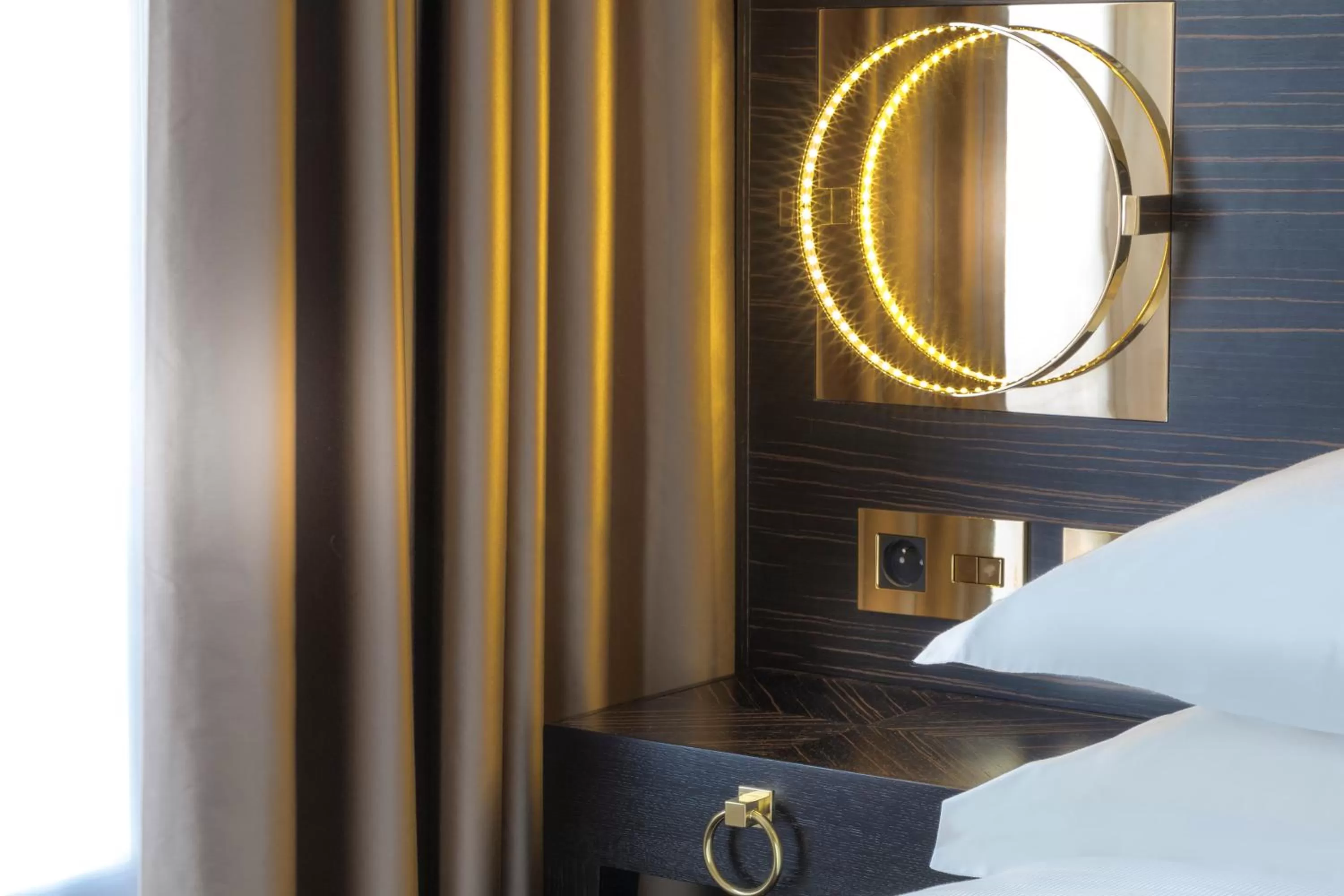 Bed in Vendôme Opera Hotel