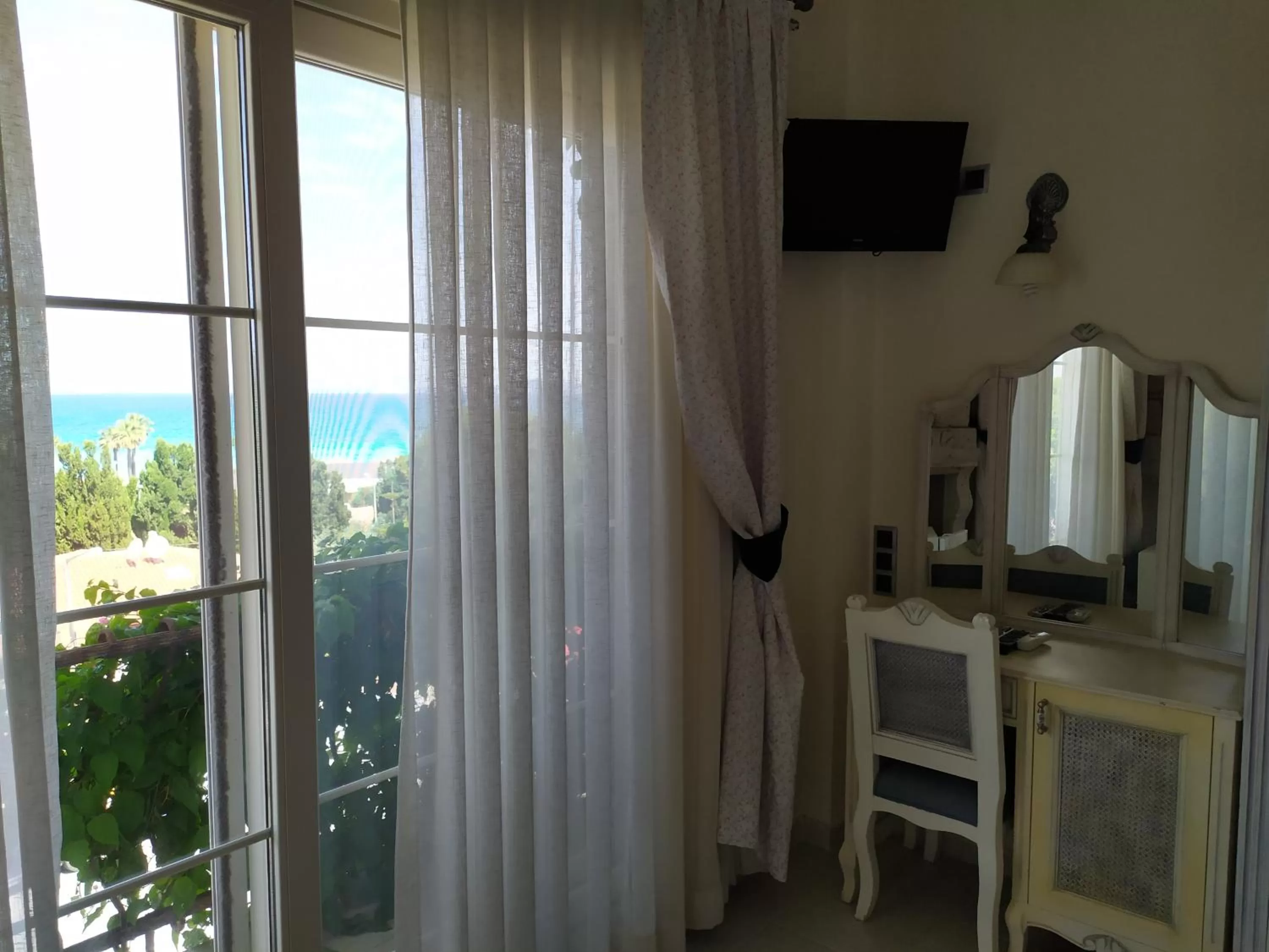 TV/Entertainment Center in Dolina Hotel