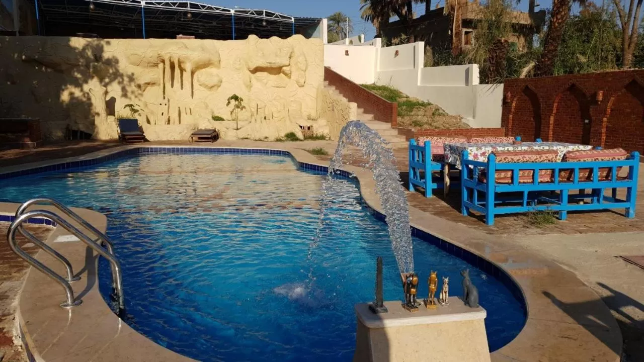 Swimming pool in Al Baeirat Hotel