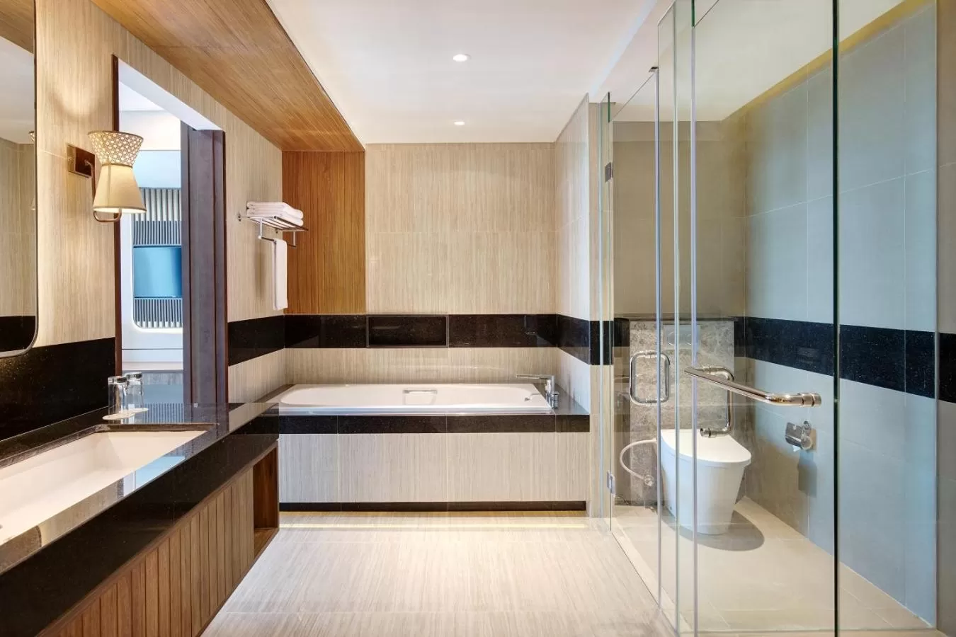 Bathroom, Bed in Mercure Pangkalan Bun