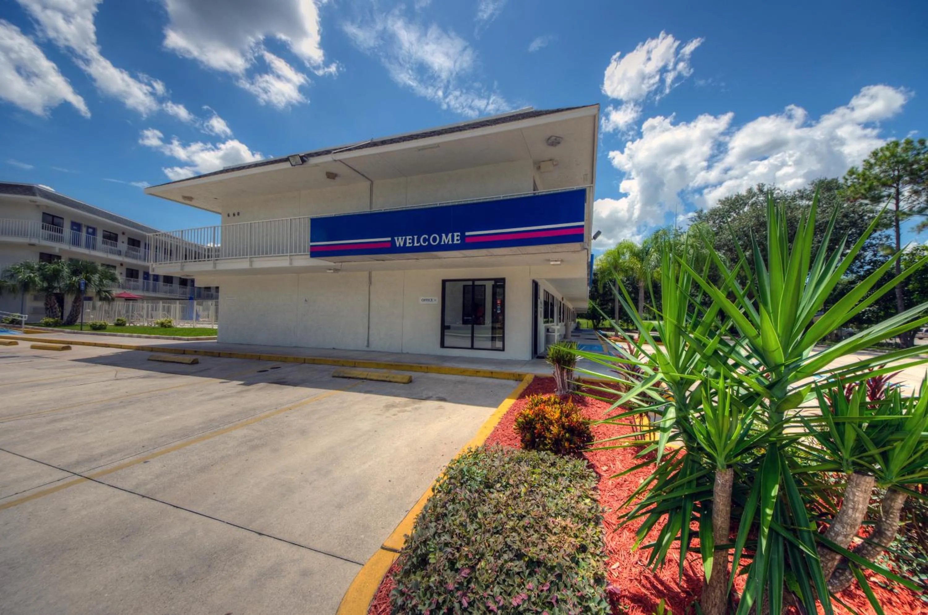 Facade/entrance in Motel 6-Bradenton, FL