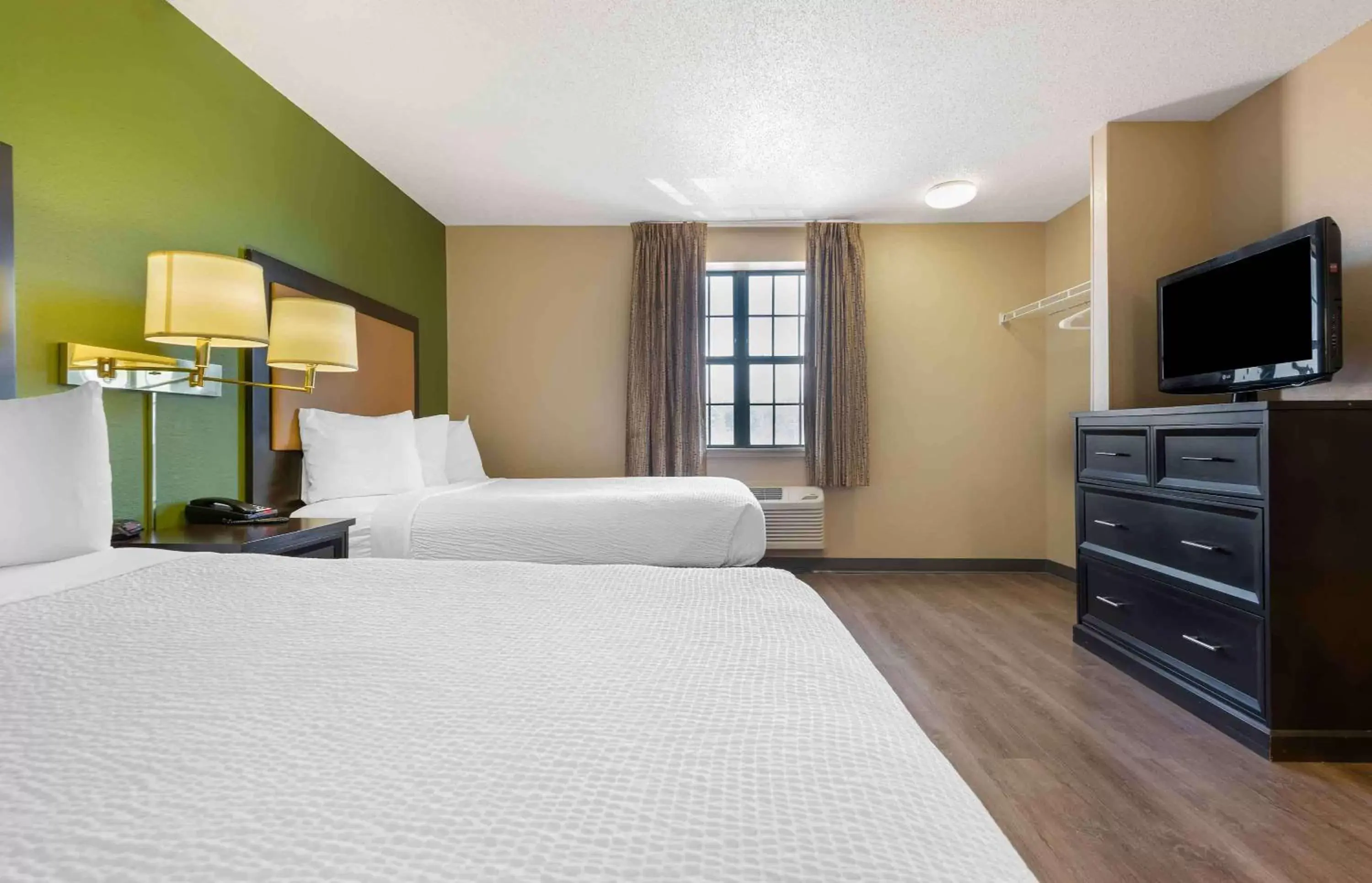 Bedroom, Bed in Extended Stay America Suites - Buffalo - Amherst