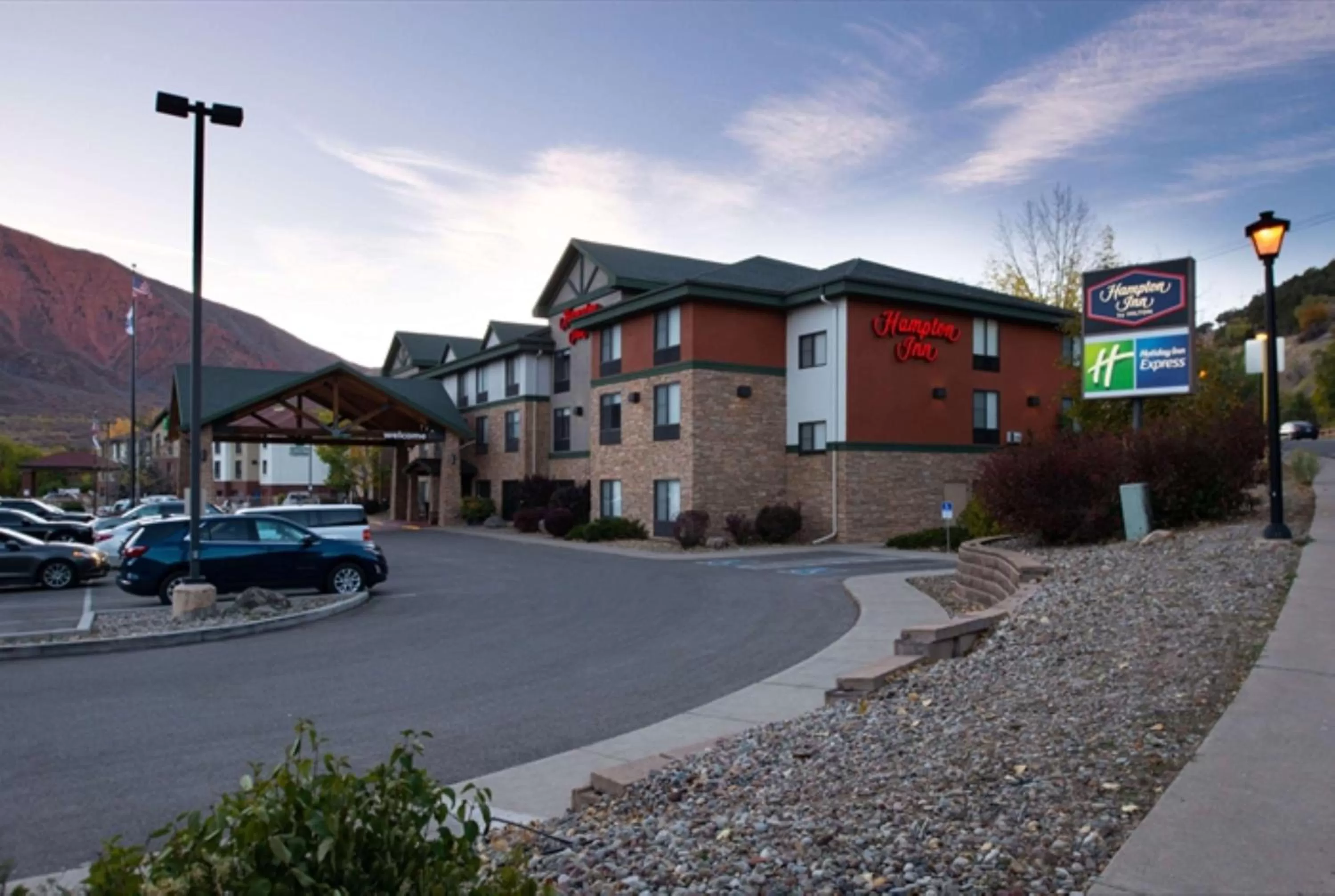 Property building in Hampton Inn Glenwood Springs
