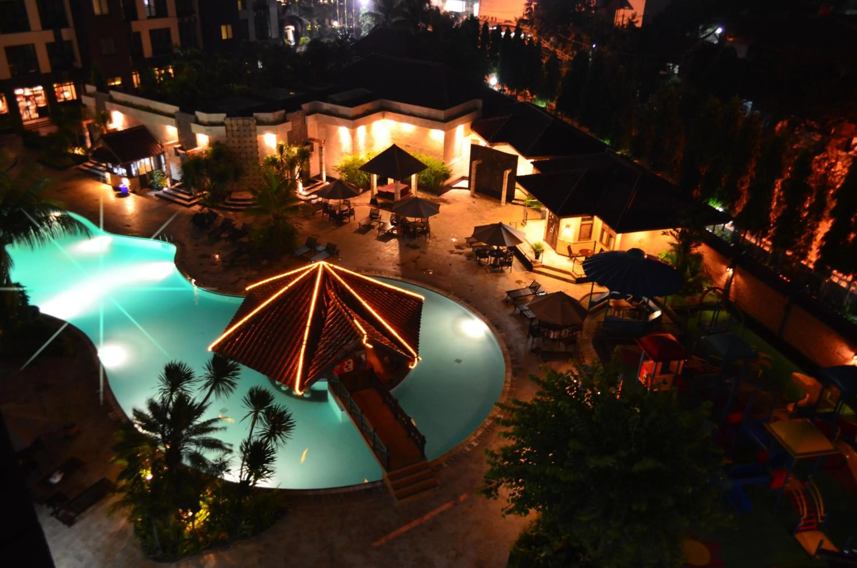 Swimming pool in Kristal Hotel Jakarta