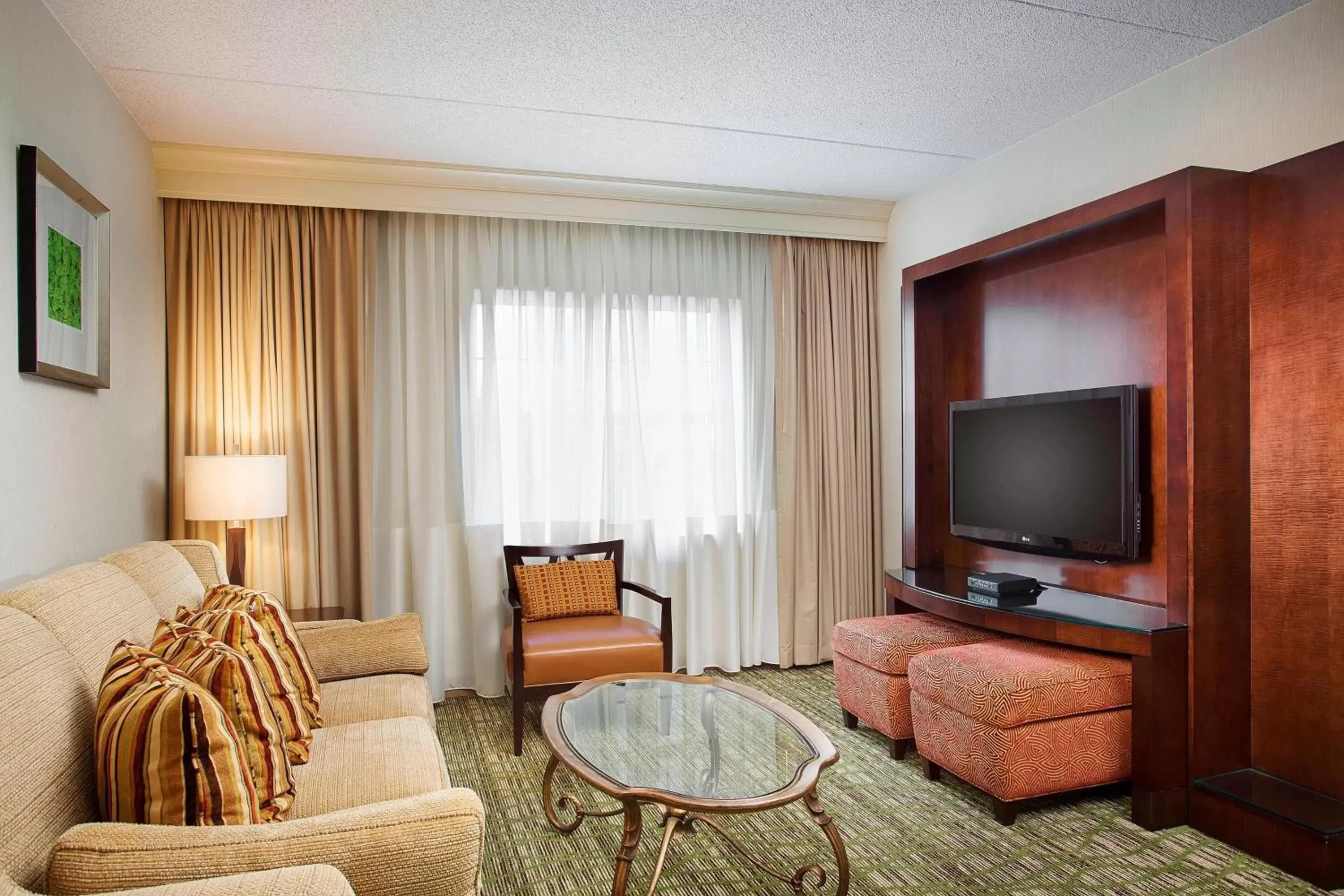 Living room, TV/Entertainment Center in Chicago Marriott Midway