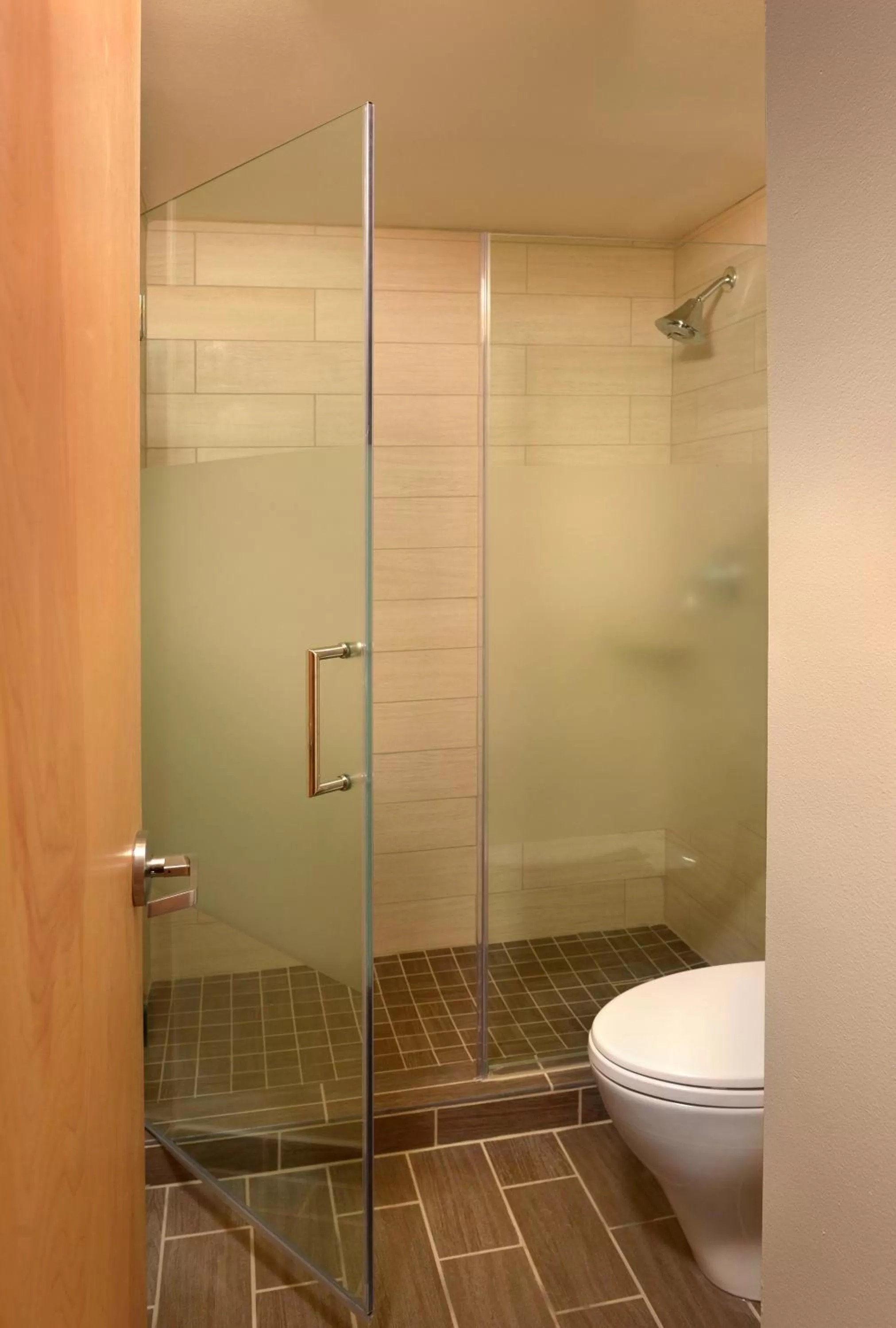 Shower in Lake Quinault Lodge