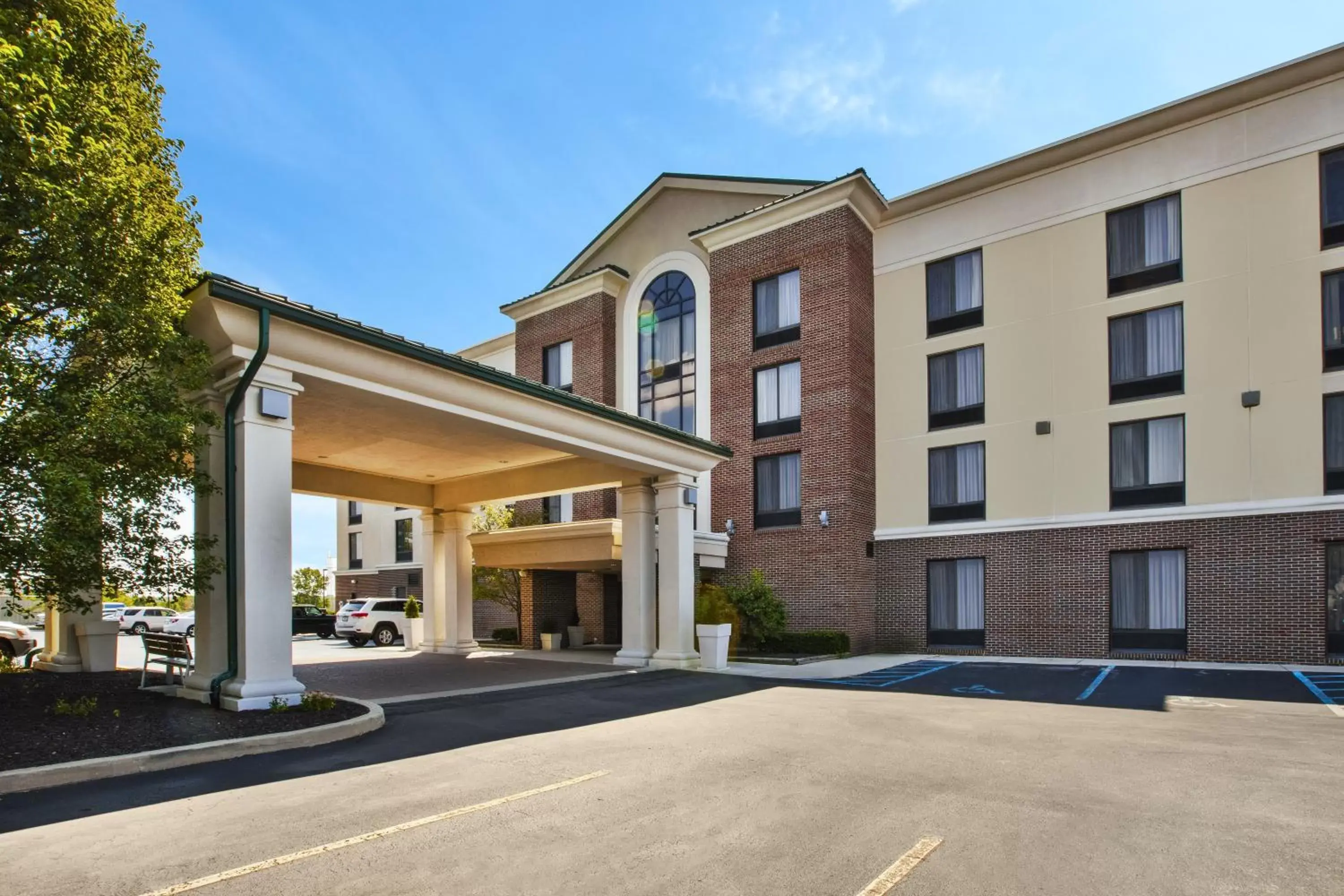 Property Building in Holiday Inn Express Hotel & Suites Fort Wayne, an IHG Hotel